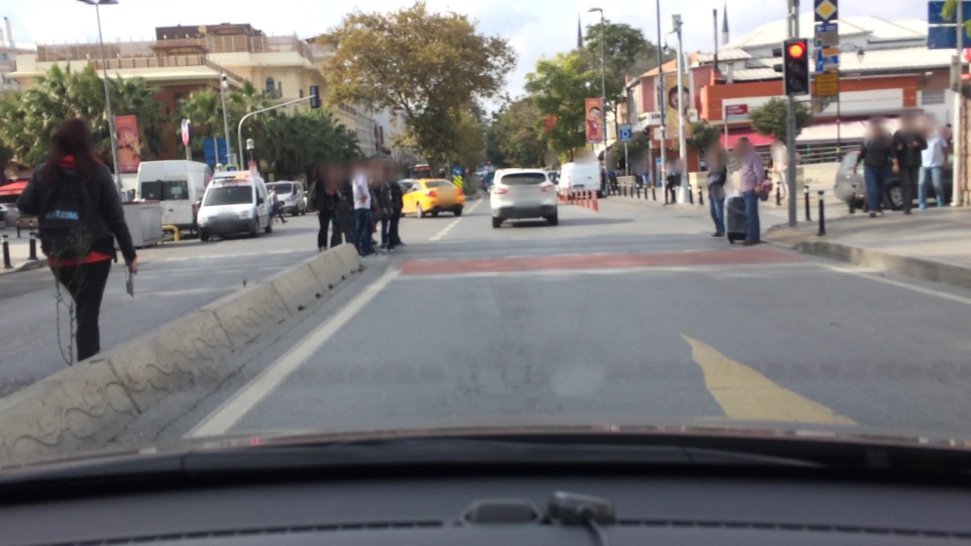Street view near 206, Istanbul — © lvl5 (CC BY-SA · Mapillary)