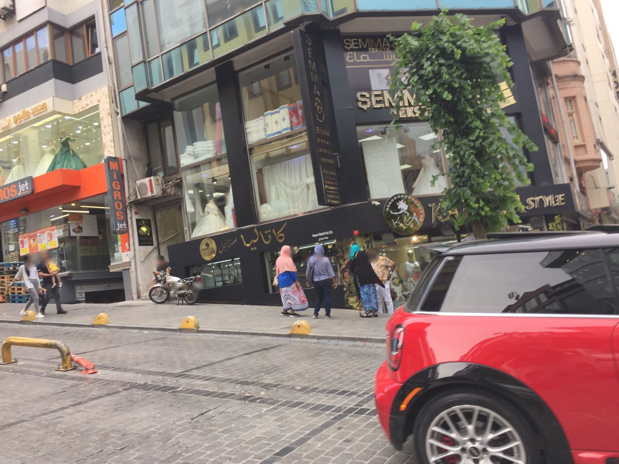 Street view near Salinasistanbul Hotel, Eminönü — © sessiznotalar (CC BY-SA · Mapillary)