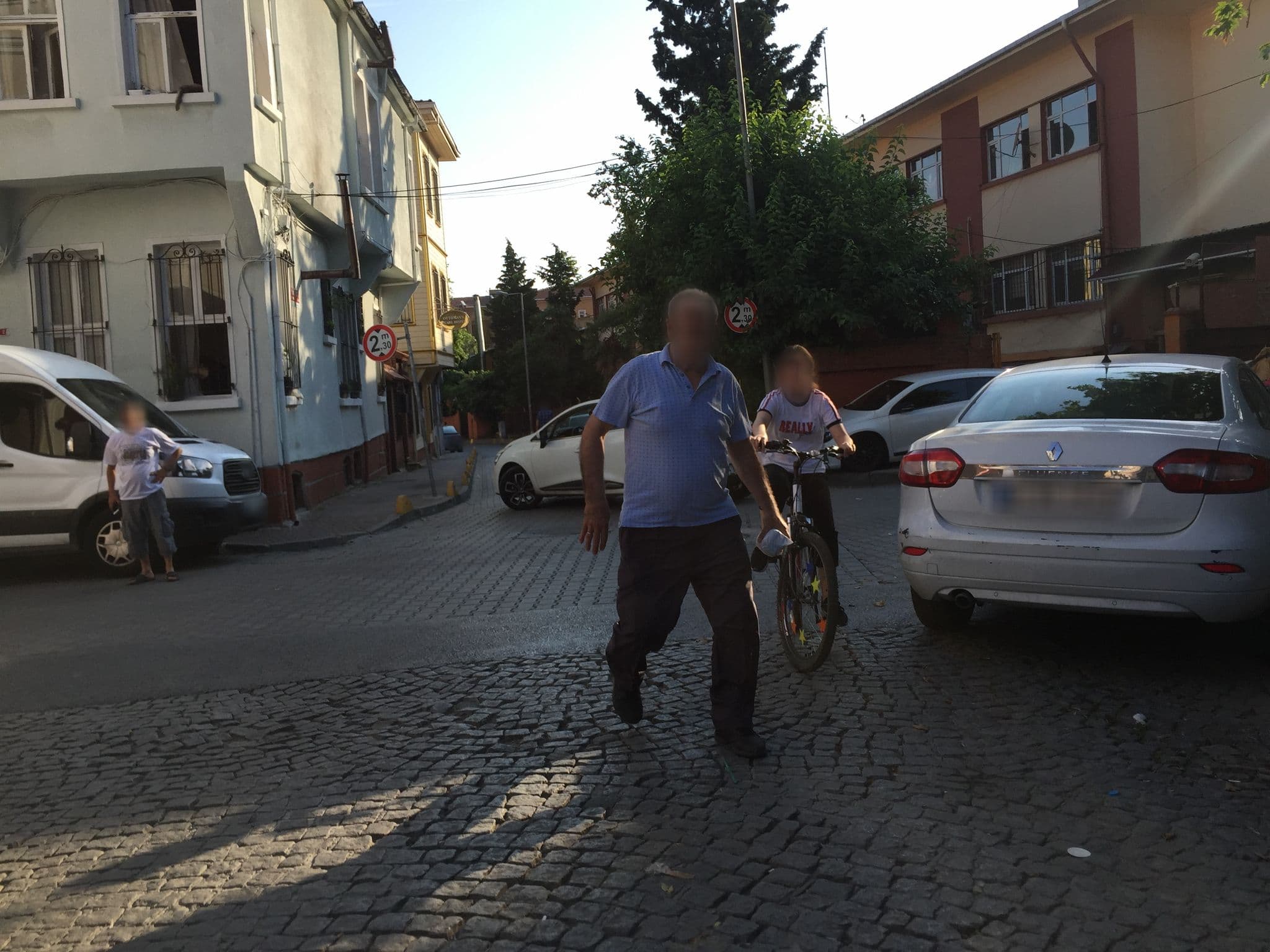 Street view near Sultans Hotel, Sultanahmet — © sessiznotalar (CC BY-SA · Mapillary)