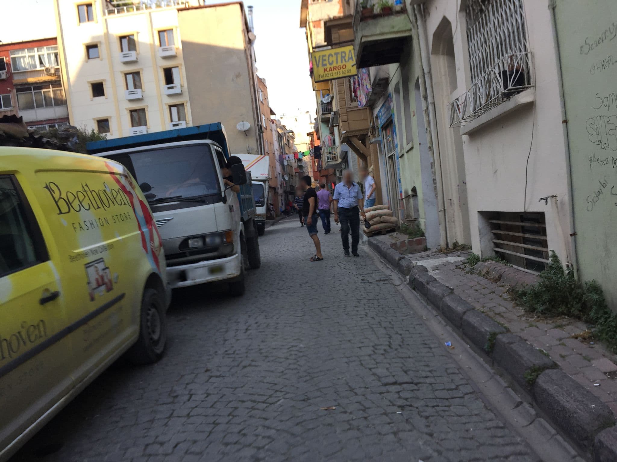 Street view near Yaşar Hotel, Istanbul — © sessiznotalar (CC BY-SA · Mapillary)