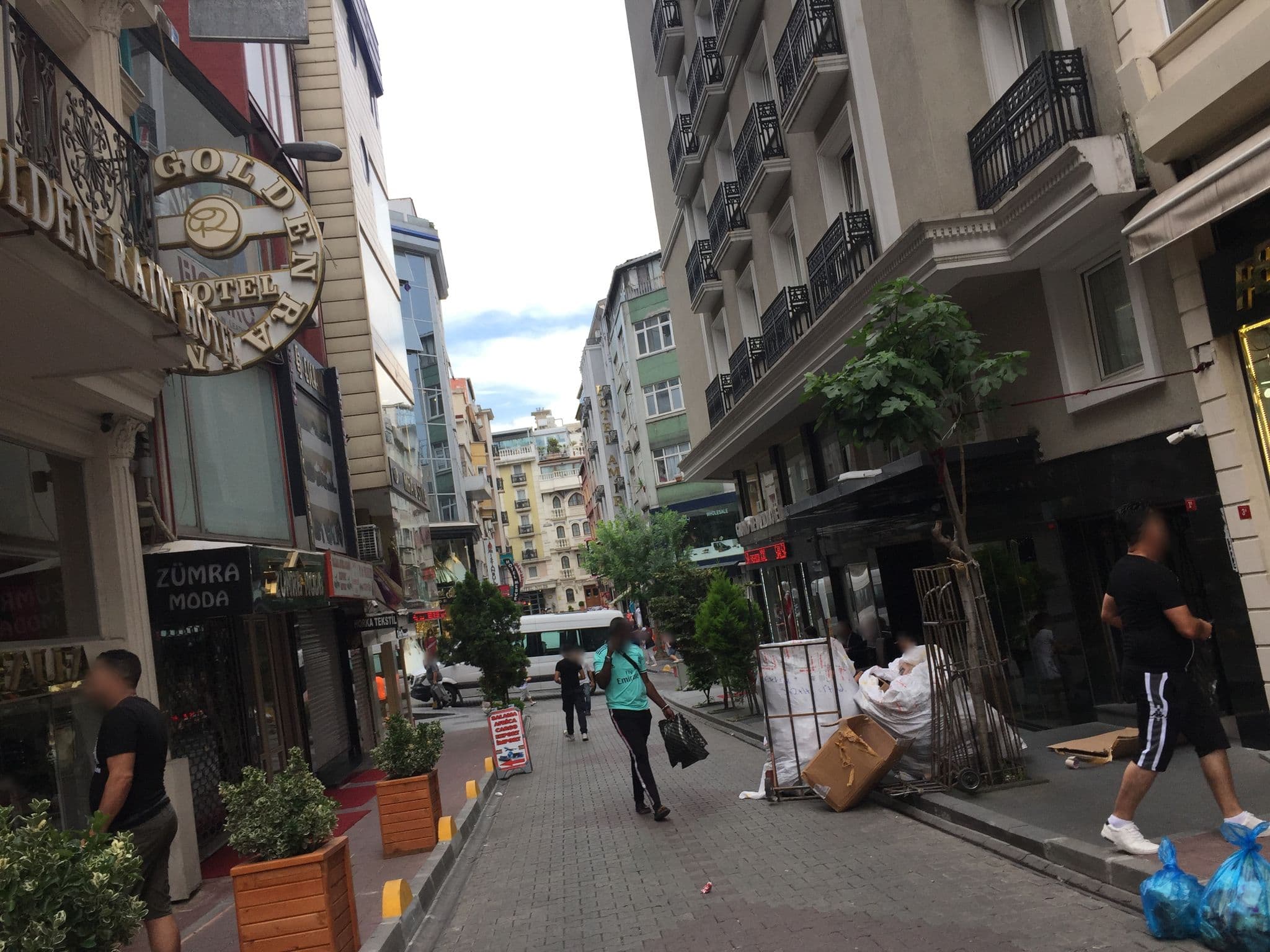 Street view near Bestur Hotel, Eminönü — © sessiznotalar (CC BY-SA · Mapillary)