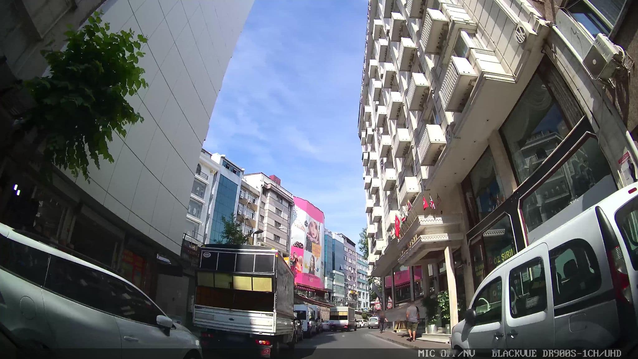 Street view near Hotel Büyük Şahinler, Istanbul — © asturksever (CC BY-SA · Mapillary)