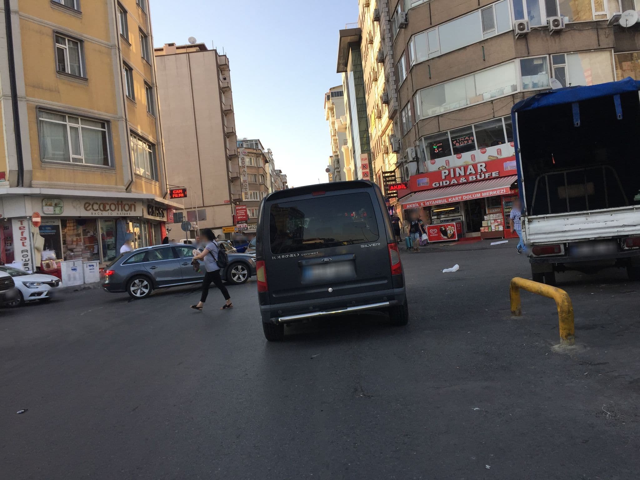 Street view near Armisa Otel, Istanbul — © sessiznotalar (CC BY-SA · Mapillary)