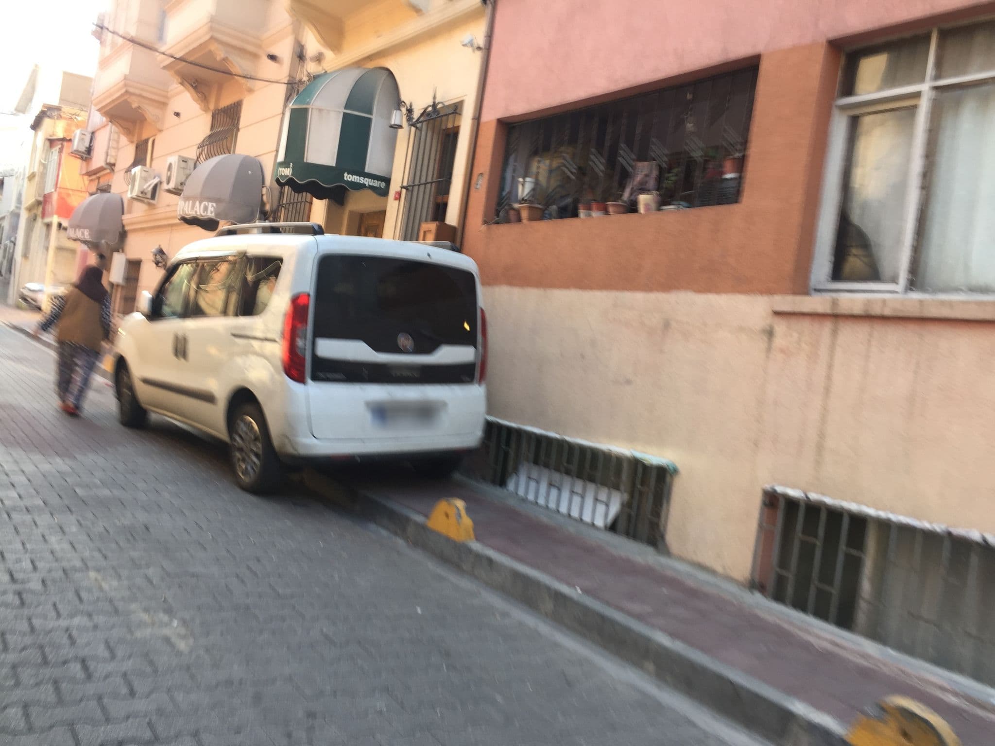 Street view near Costera Otel, Sultanahmet — © sessiznotalar (CC BY-SA · Mapillary)