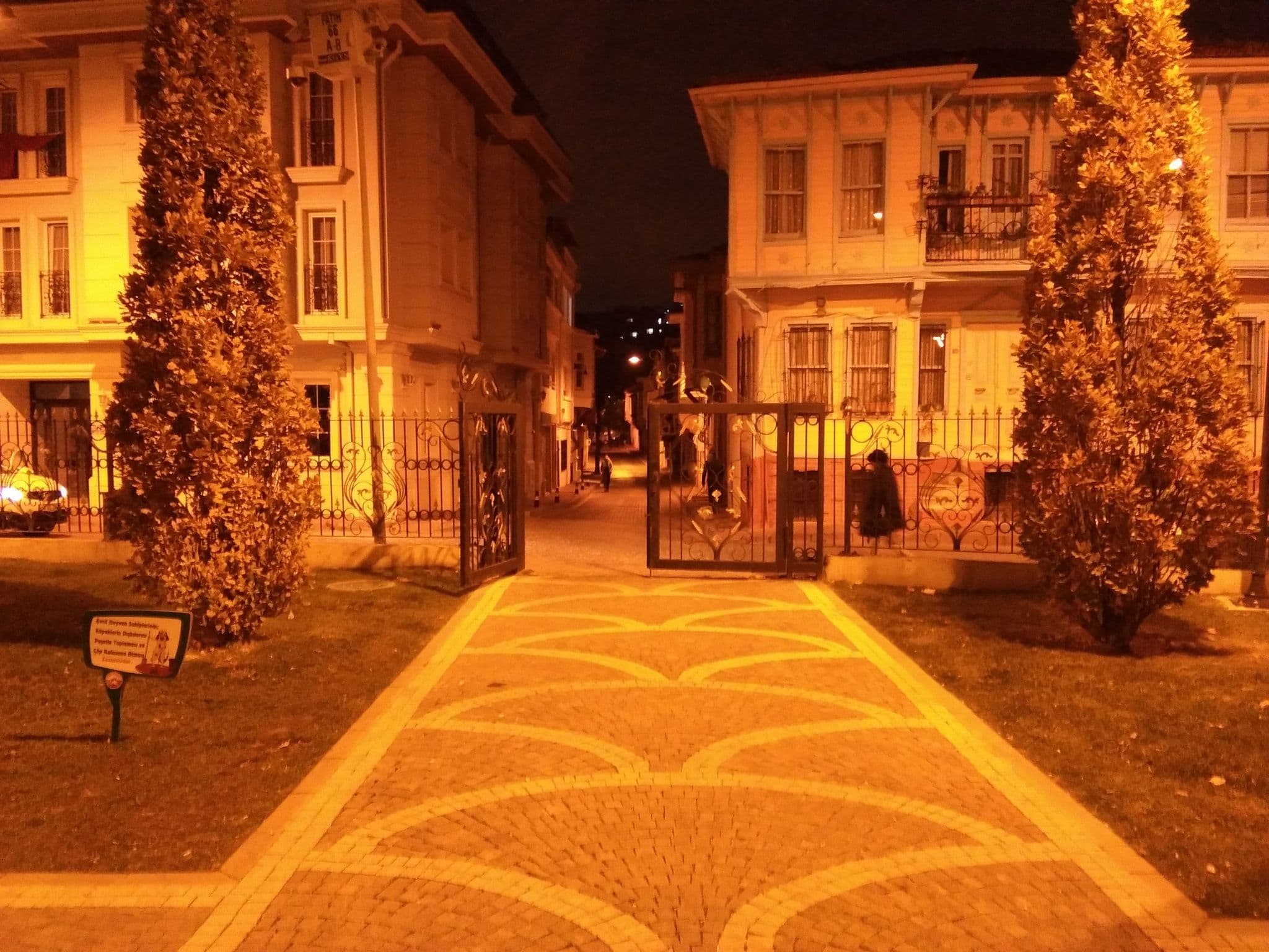 Street view near ahsen apart & suites, Sultanahmet — © az09 (CC BY-SA · Mapillary)