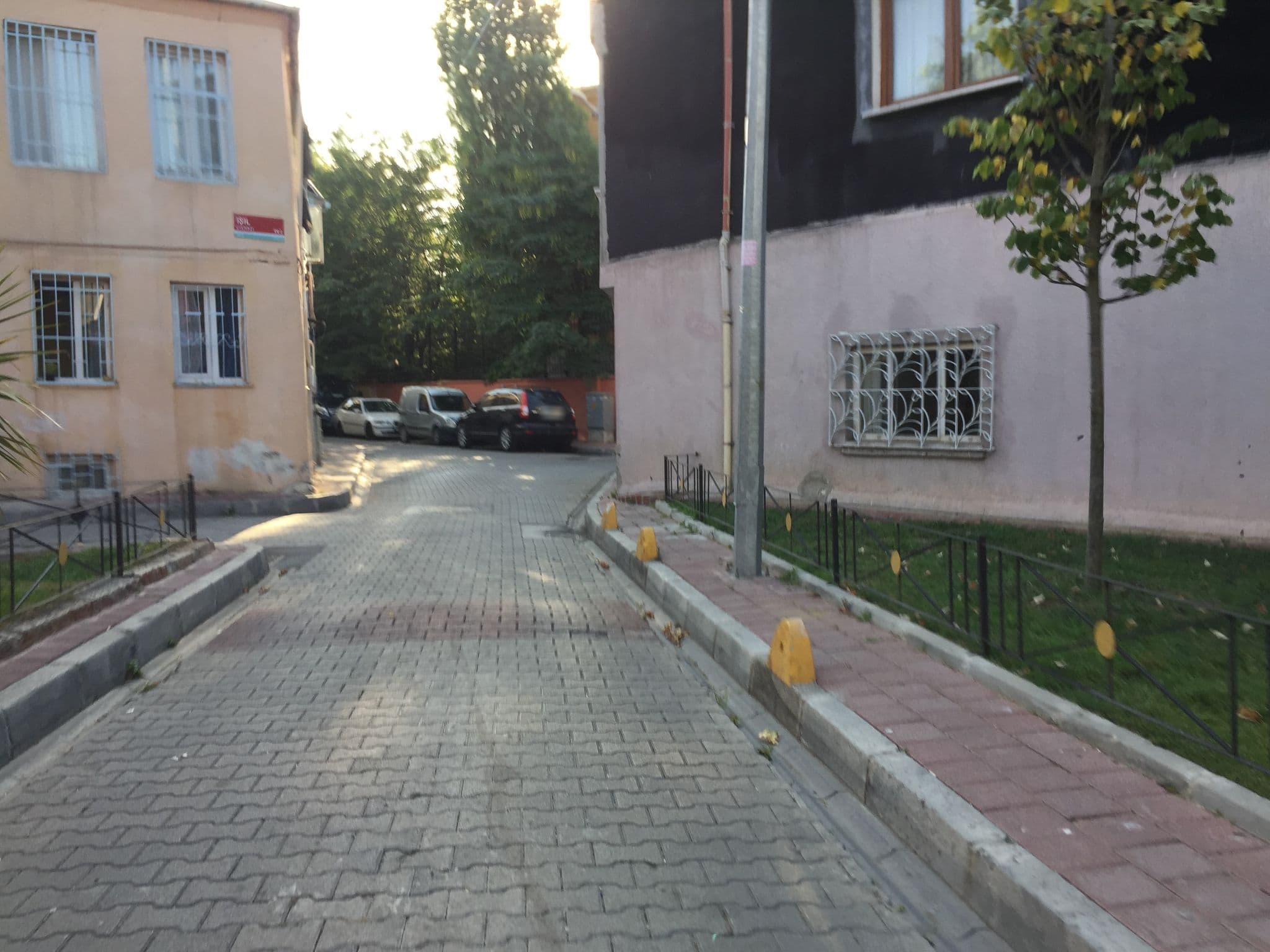 Street view near Sultanahmet Işıl Hotel, Sultanahmet — © sessiznotalar (CC BY-SA · Mapillary)