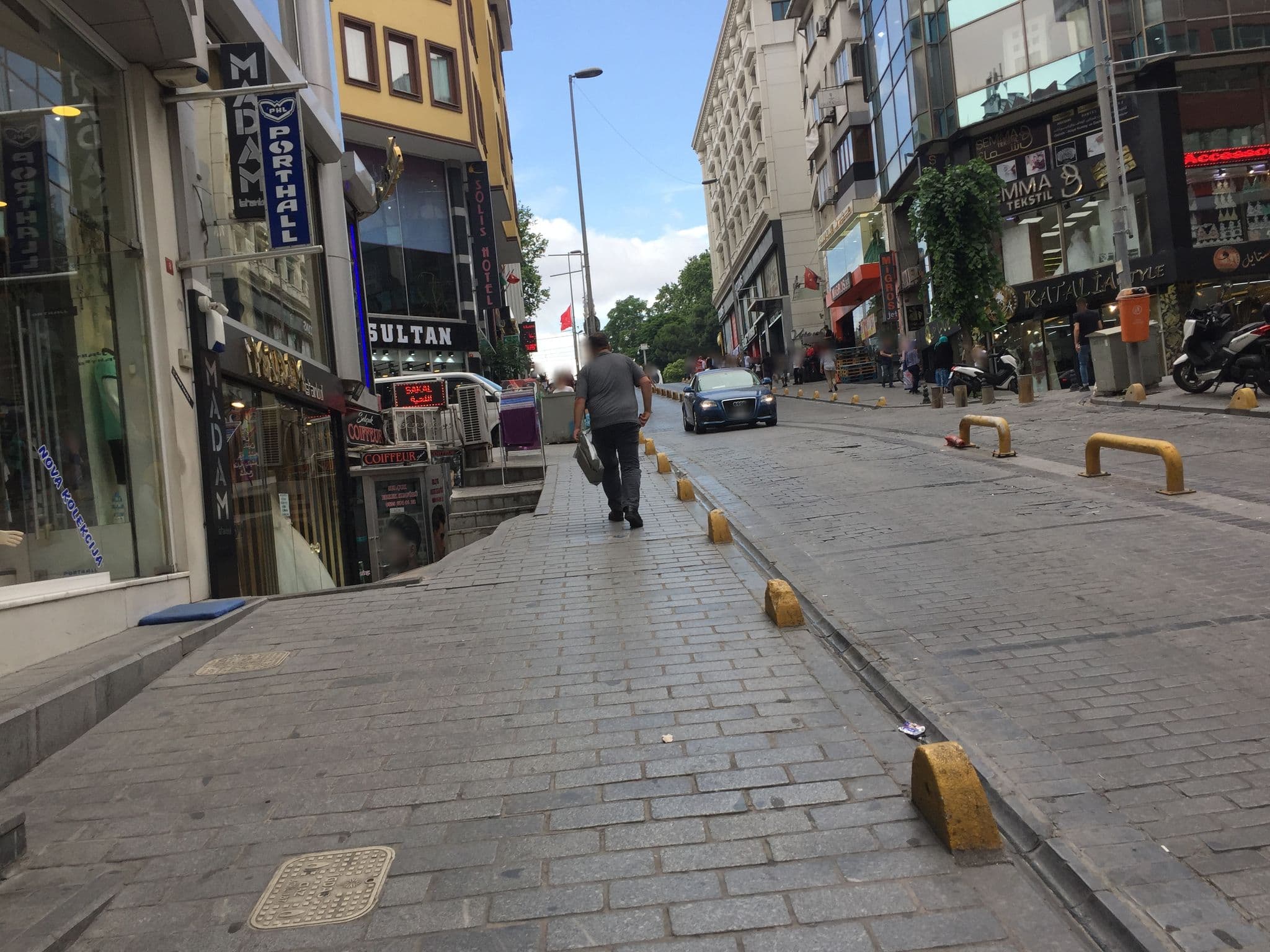 Street view near Hotel Semih, Eminönü — © sessiznotalar (CC BY-SA · Mapillary)