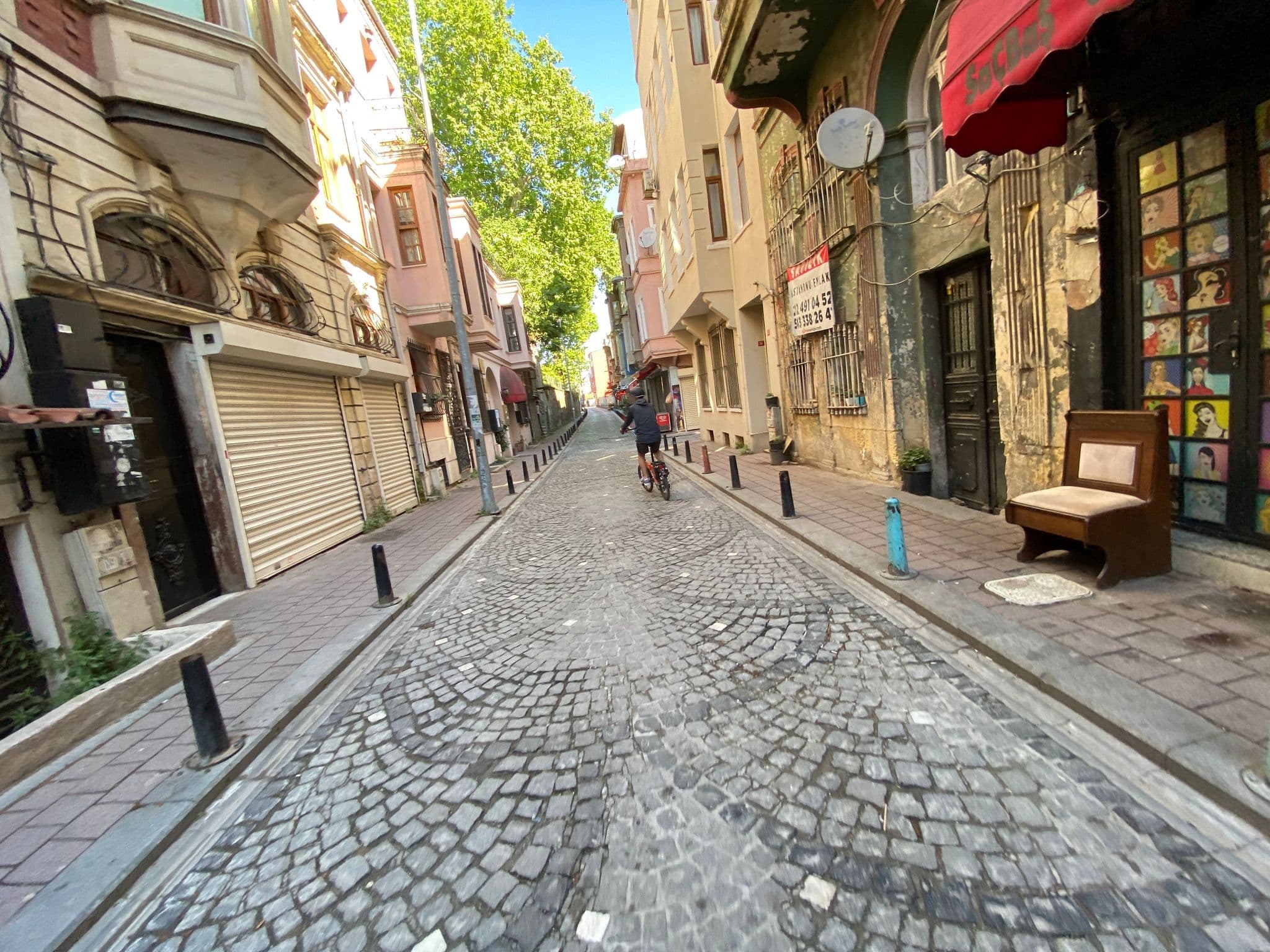 Street view near Akin House Hotel Istanbul, Fatih — © asturksever (CC BY-SA · Mapillary)