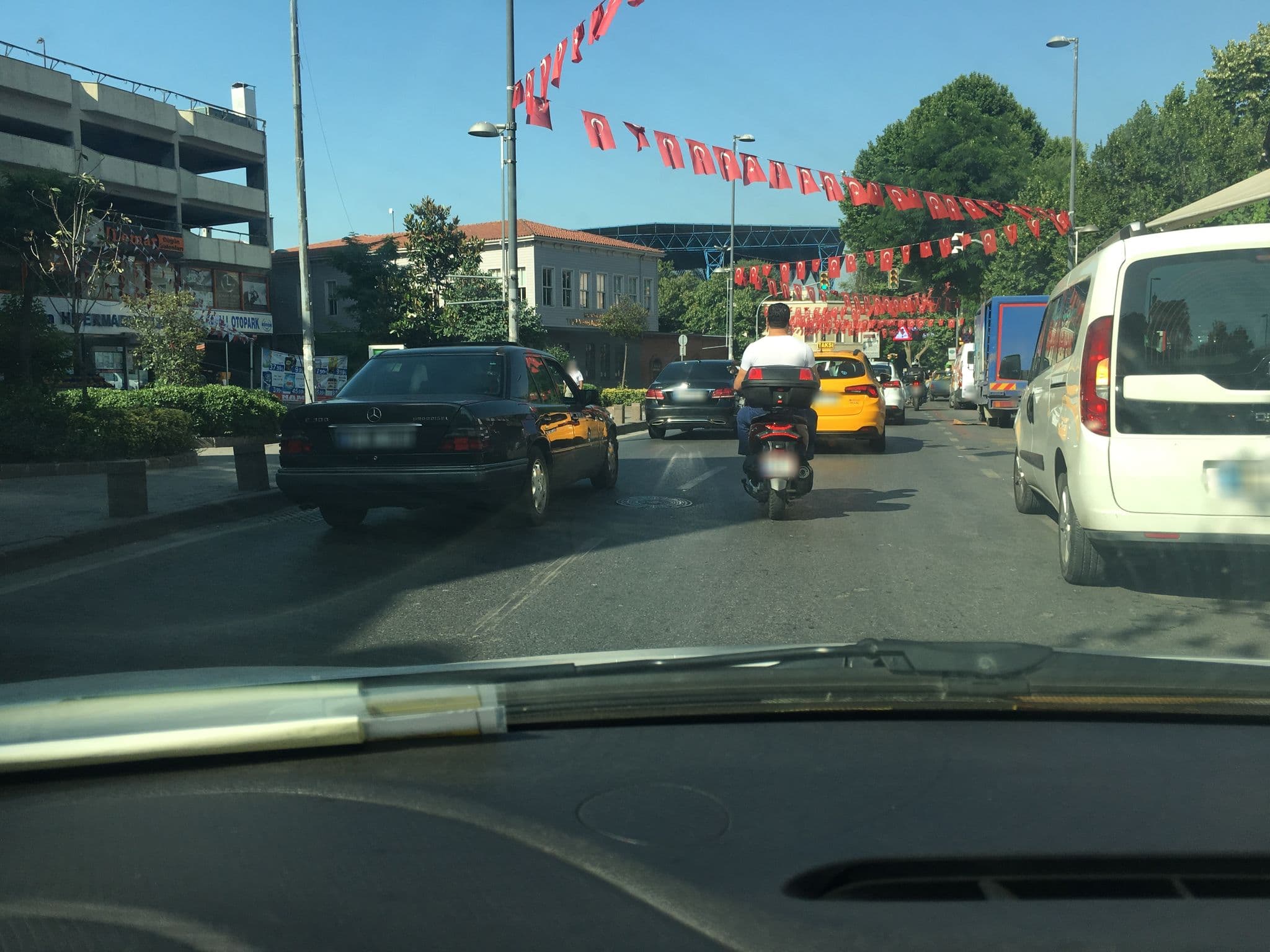 Street view near Beyoğlu Huzur Otel, Eminönü — © myusufuyan (CC BY-SA · Mapillary)