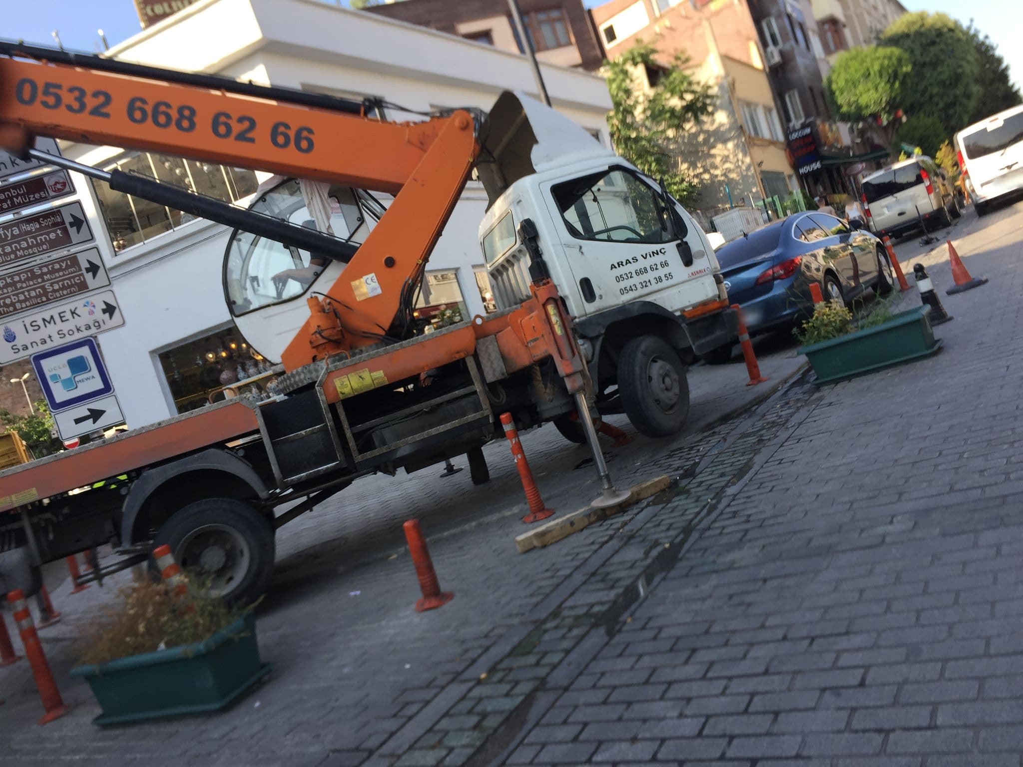 Street view near Albatross Hotel Istanbul, Sultanahmet — © sessiznotalar (CC BY-SA · Mapillary)