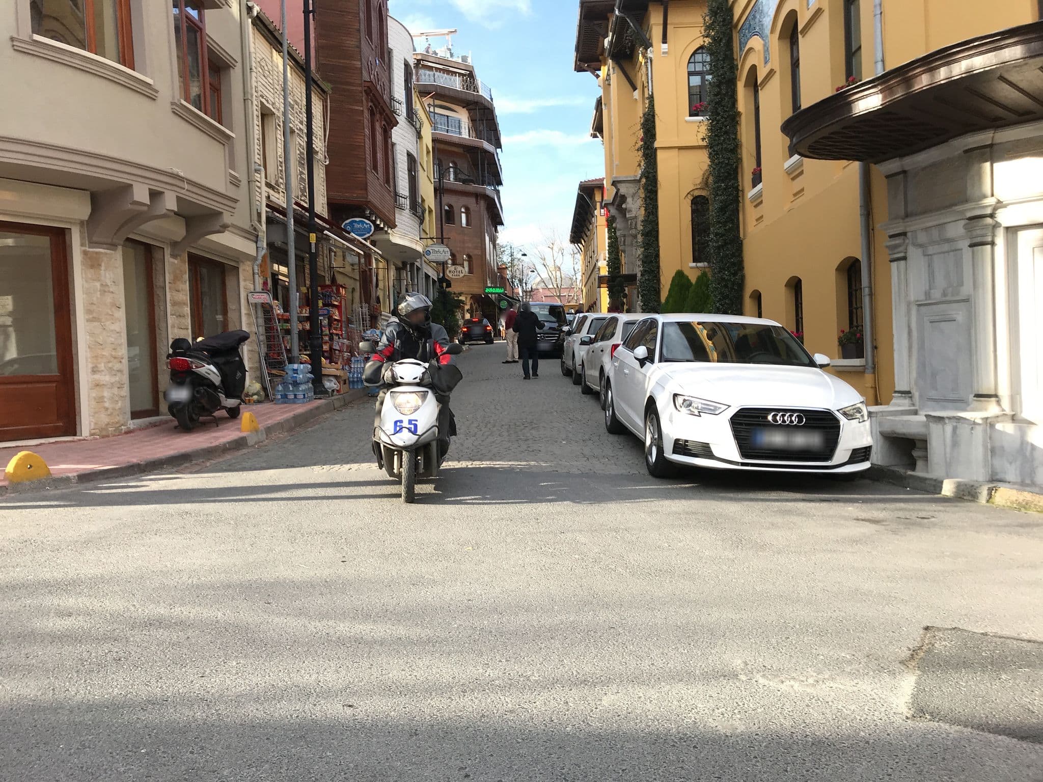 Street view near Ayaz Konukevi İstanbul, Sultanahmet — © asturksever (CC BY-SA · Mapillary)