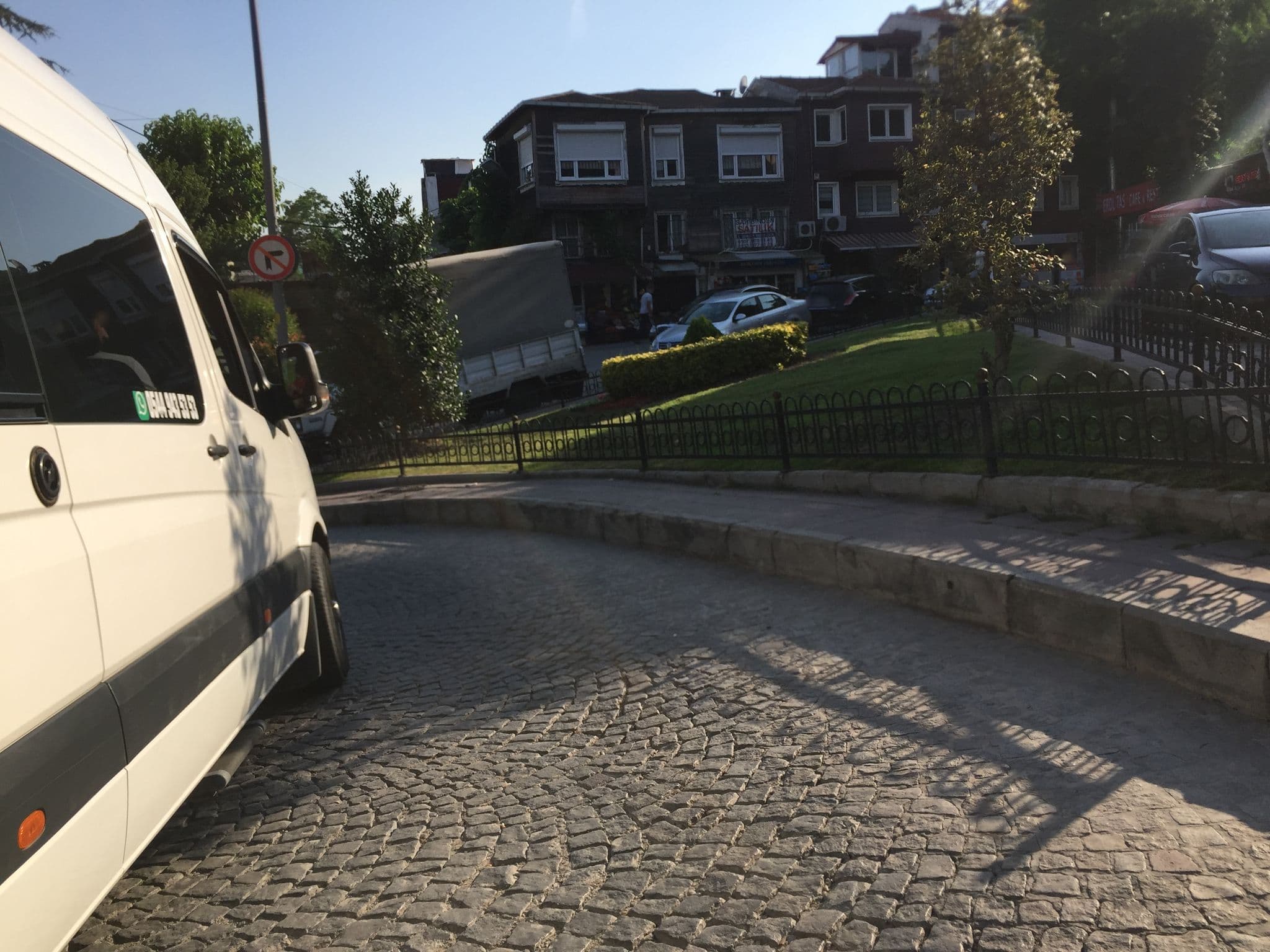 Street view near Ipekyolu Hotel, Sultanahmet — © sessiznotalar (CC BY-SA · Mapillary)