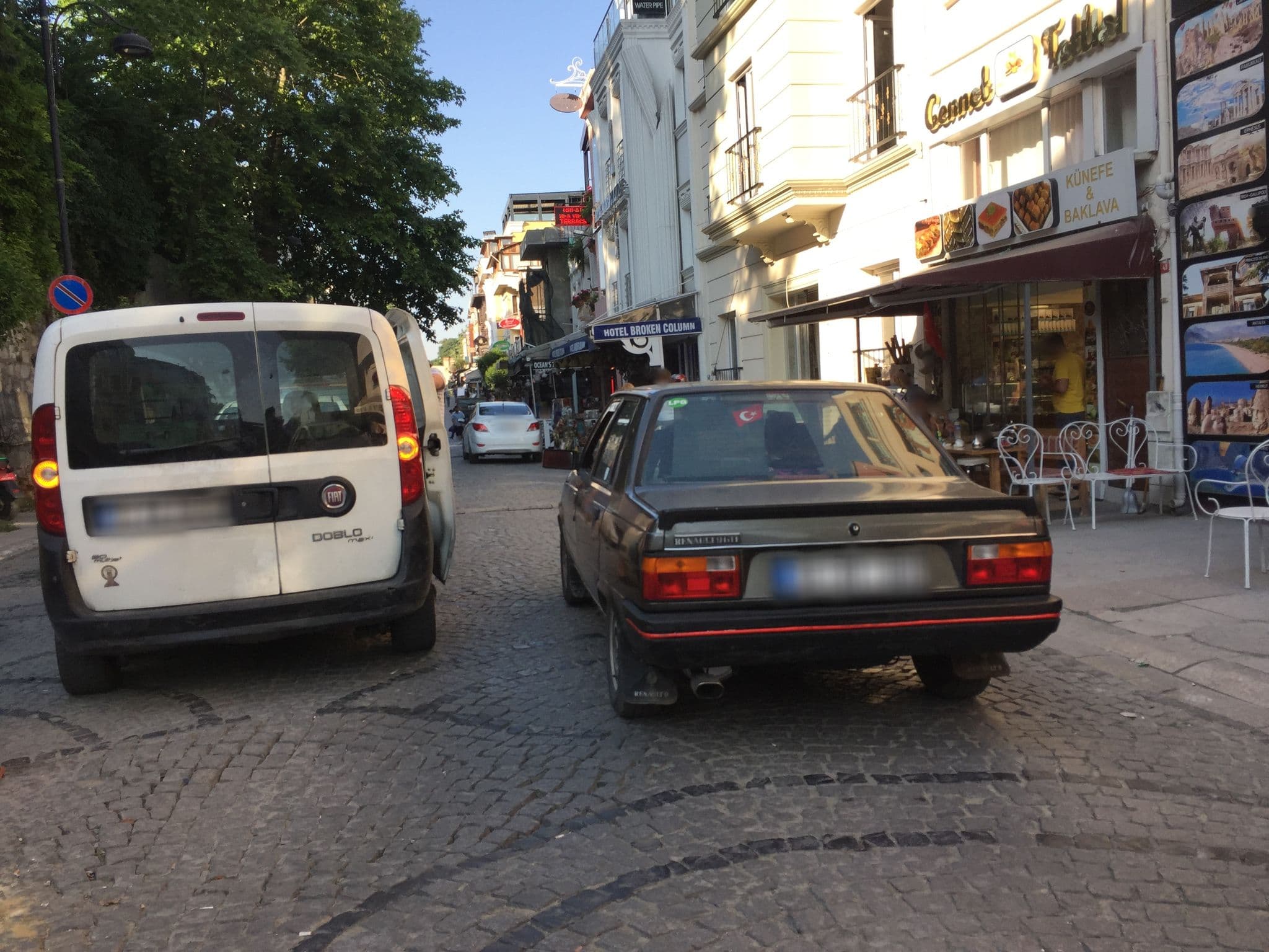 Street view near Akbiyik Suite Hotel, Sultanahmet — © sessiznotalar (CC BY-SA · Mapillary)