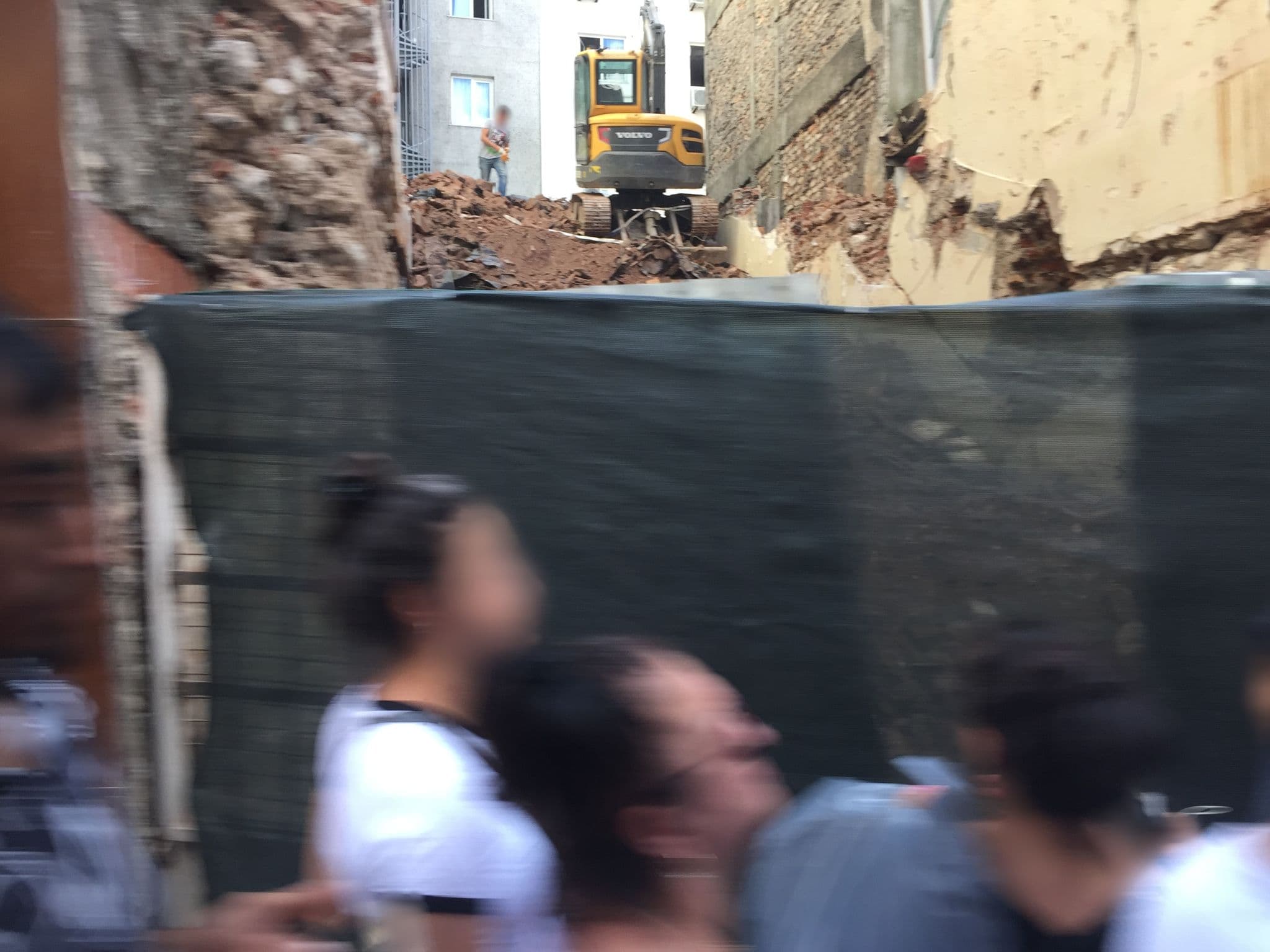 Street view near Hotel Kafkas, Eminönü — © sessiznotalar (CC BY-SA · Mapillary)