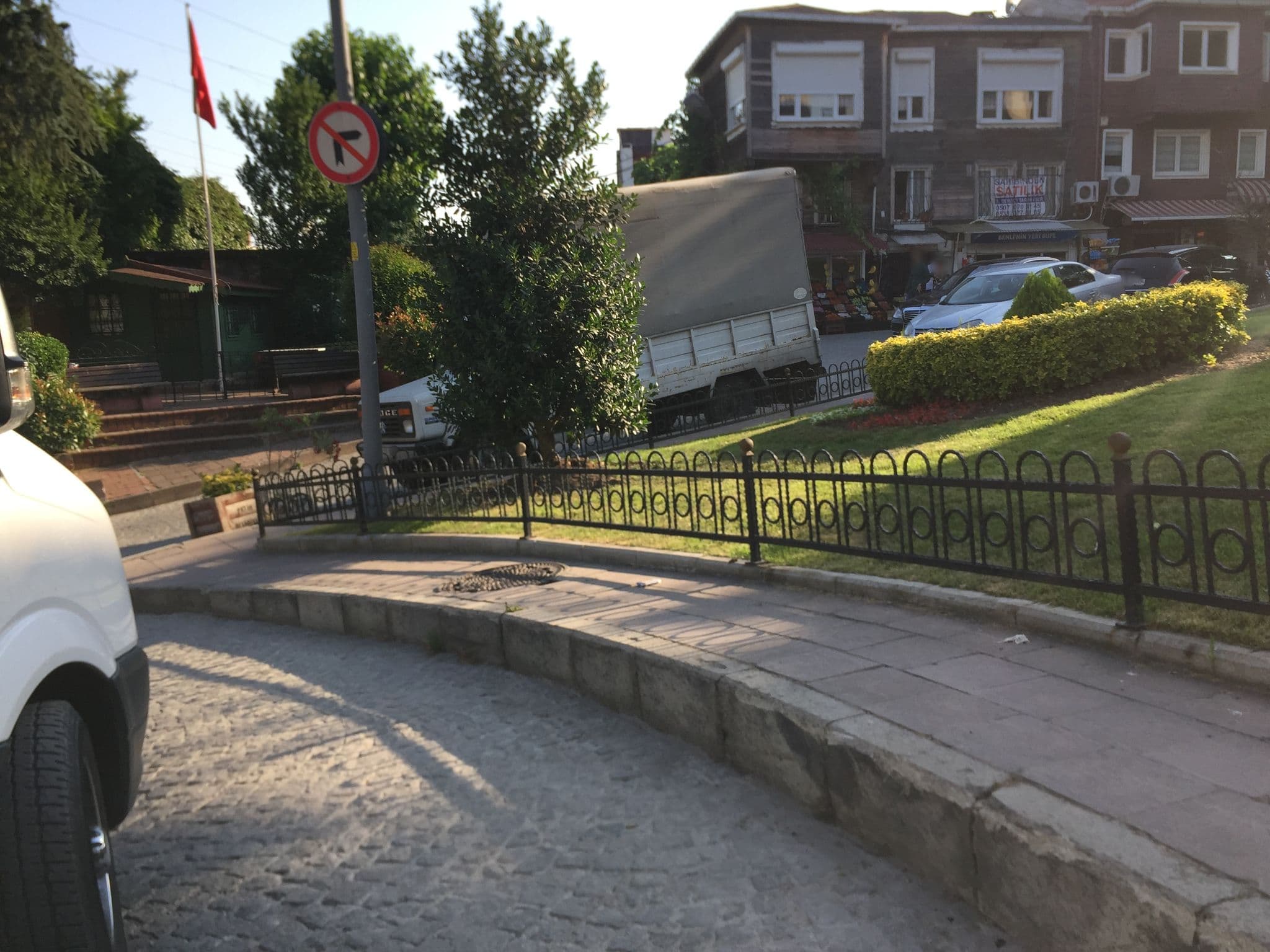 Street view near sultan apartments, Sultanahmet — © sessiznotalar (CC BY-SA · Mapillary)