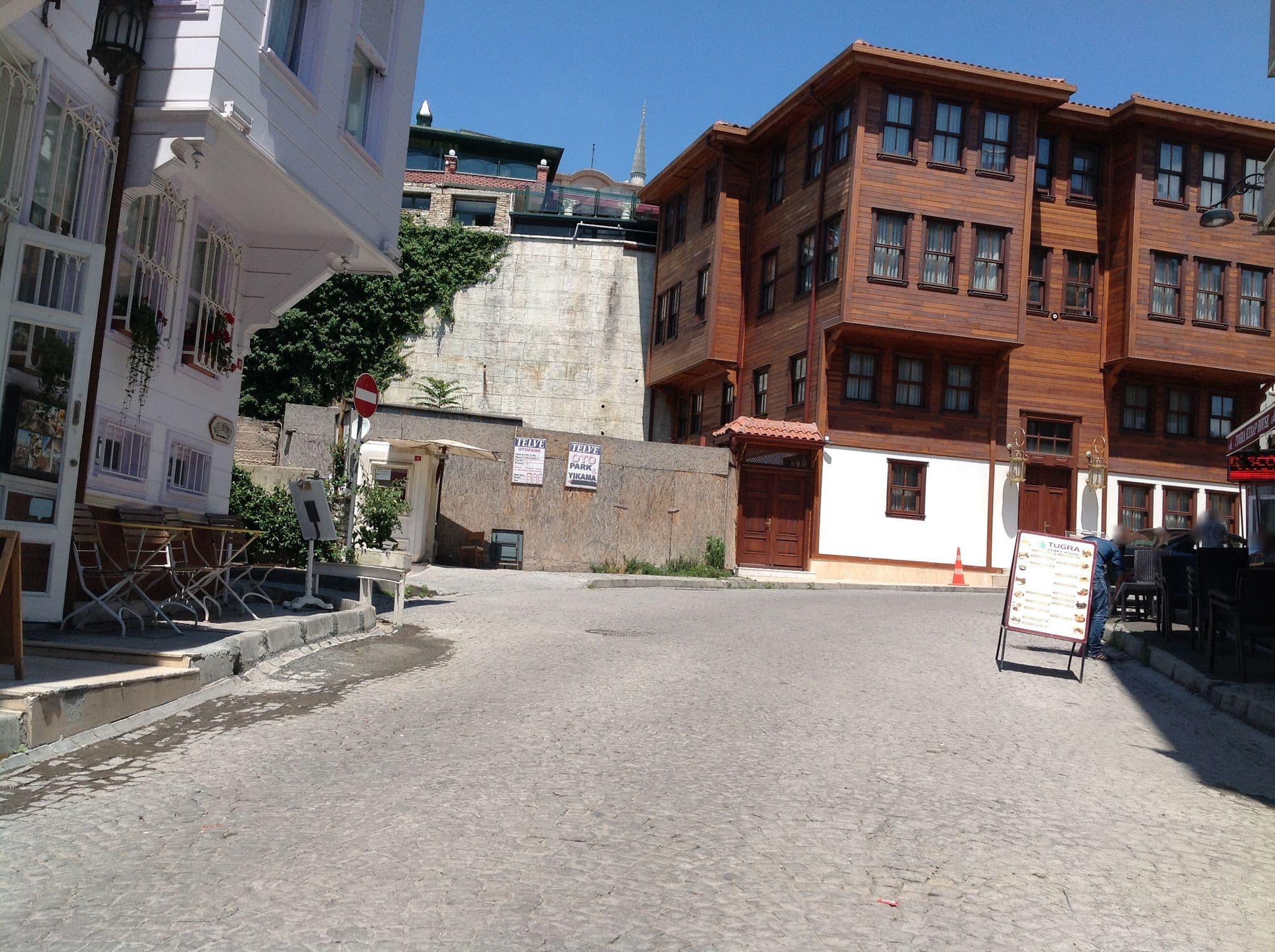 Street view near Moonlight Pension Istanbul, Sultanahmet — © omarsansi (CC BY-SA · Mapillary)