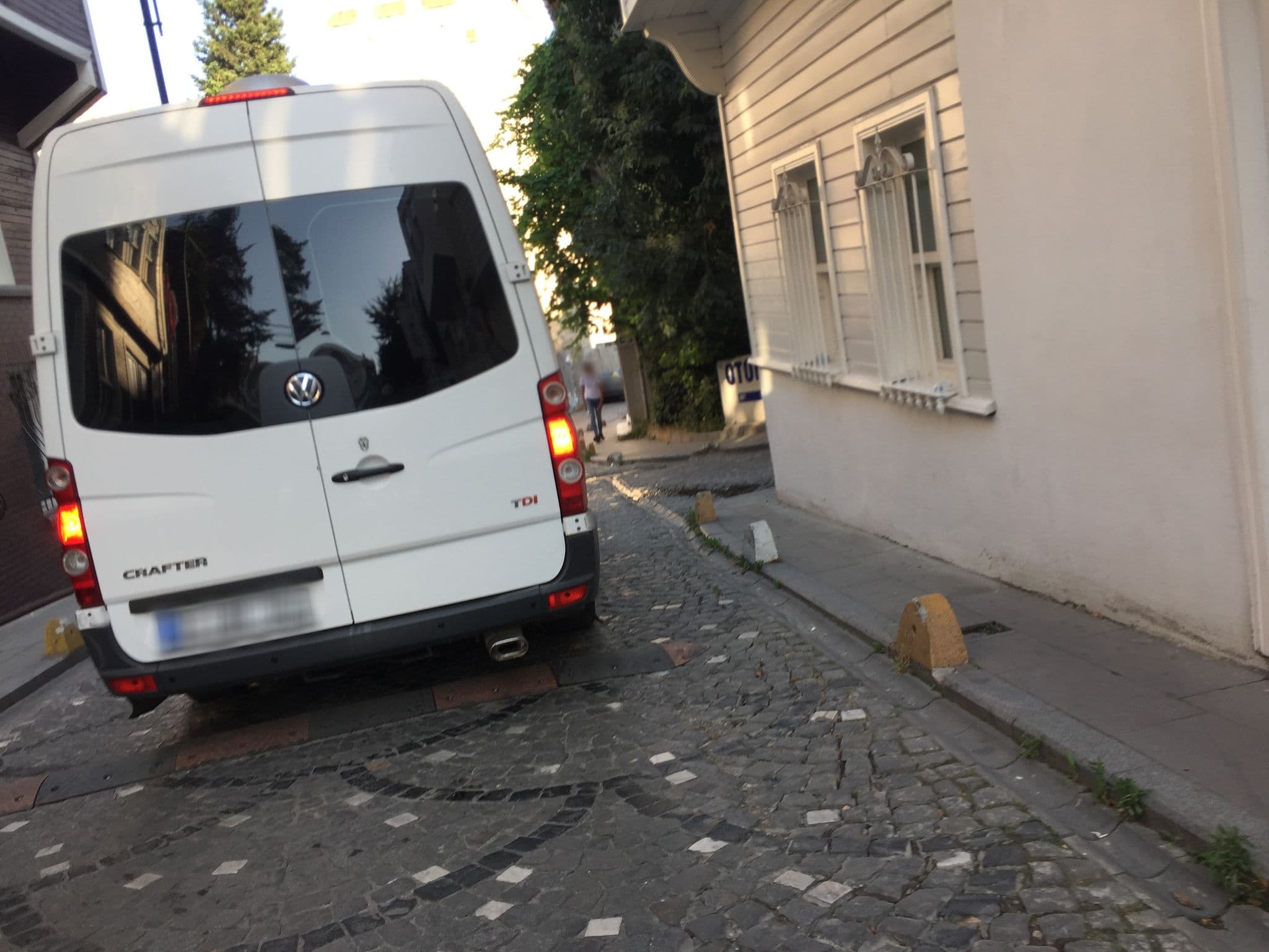 Street view near Esans Hotel, Sultanahmet — © sessiznotalar (CC BY-SA · Mapillary)