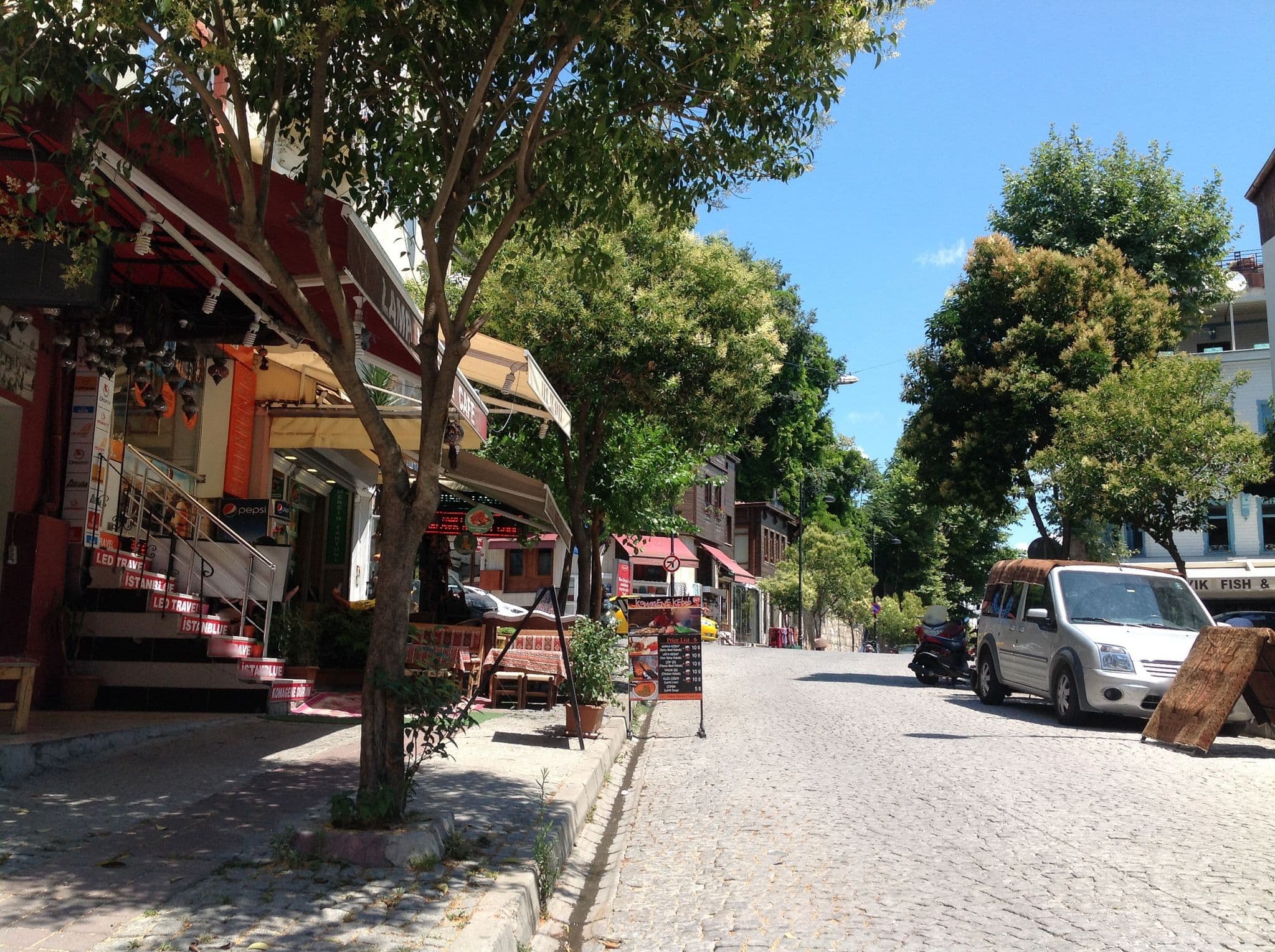 Street view near Sultan Abdullah Suites, Sultanahmet — © omarsansi (CC BY-SA · Mapillary)