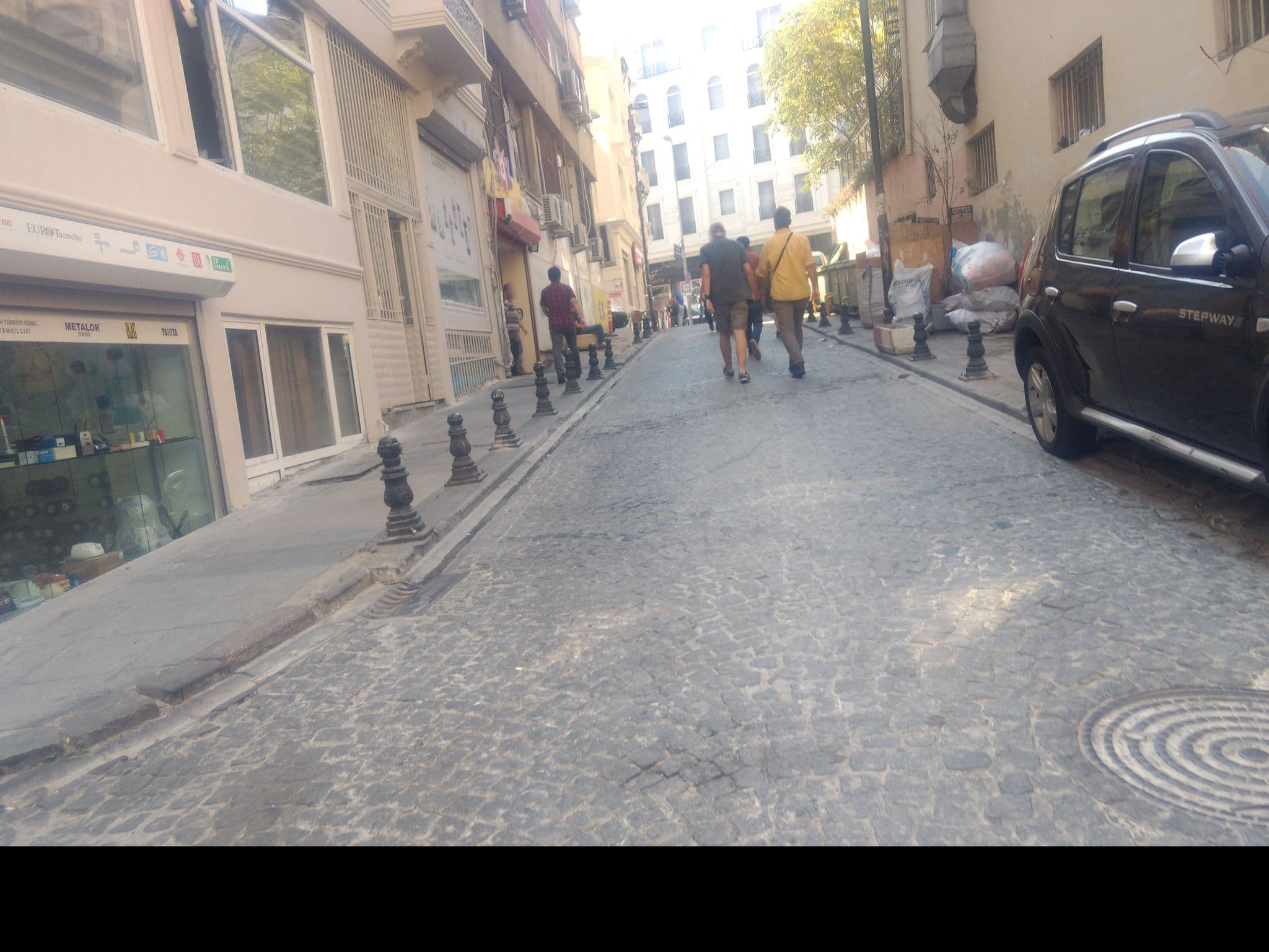 Street view near Efendi Hotel, Sultanahmet — © mapeadora (CC BY-SA · Mapillary)