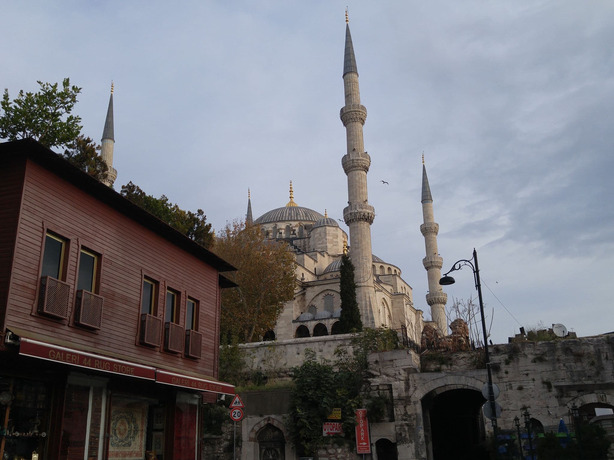 Street view near lstanbul, Sultanahmet — © eneerhut (CC BY-SA · Mapillary)