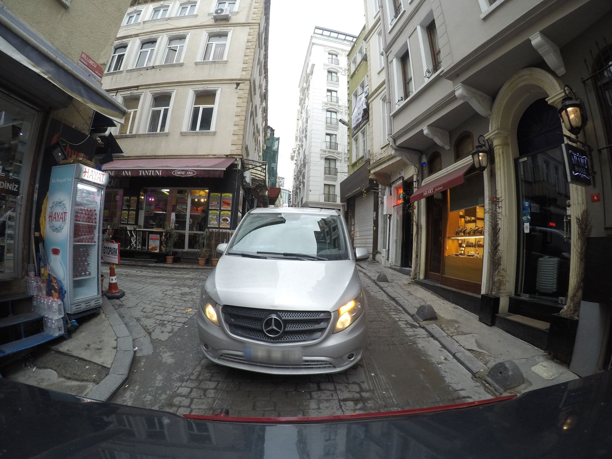 Street view near The Green Duck Suites, Eminönü — © chrisbeddow (CC BY-SA · Mapillary)
