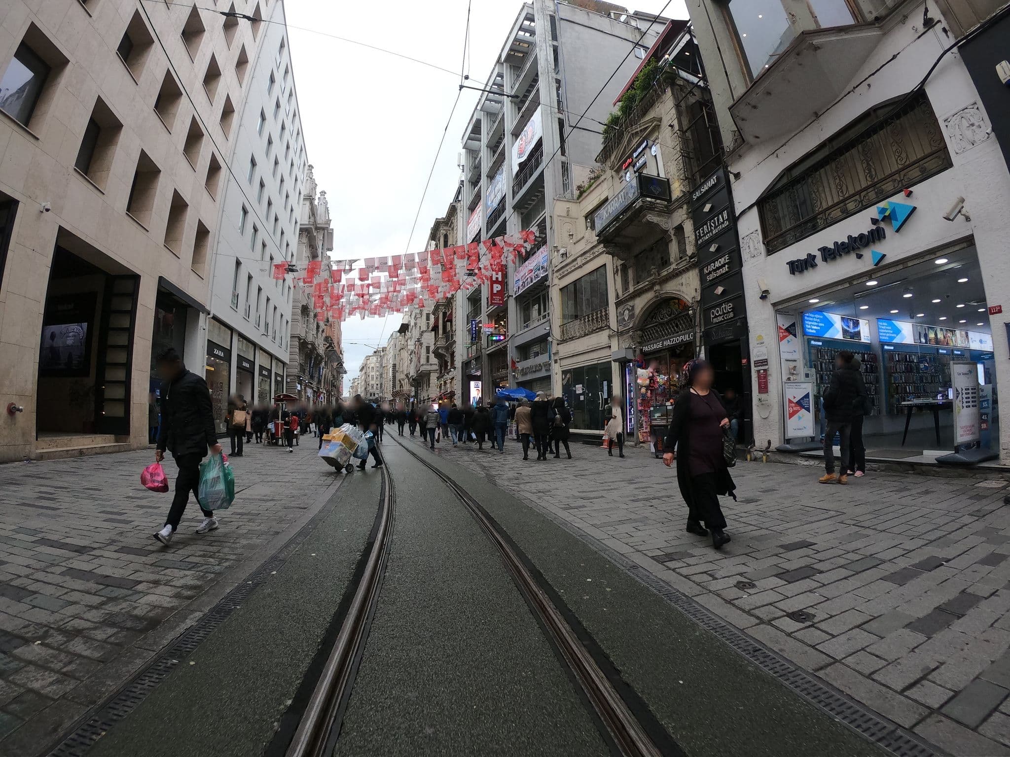 Street view near Maroon Tomtom Hotel, Eminönü — © chrisbeddow (CC BY-SA · Mapillary)
