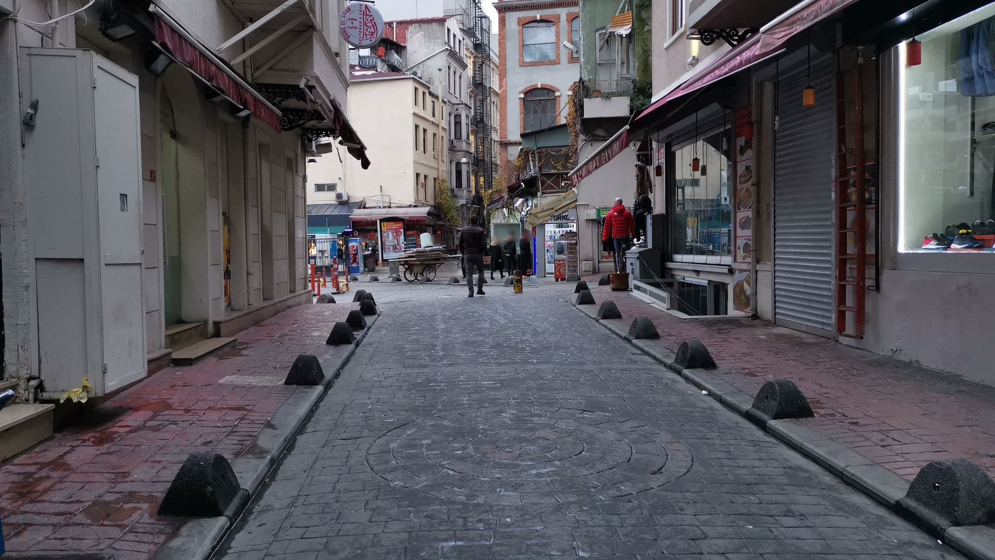 Street view near Hotel Yonca, Eminönü — © asturksever (CC BY-SA · Mapillary)