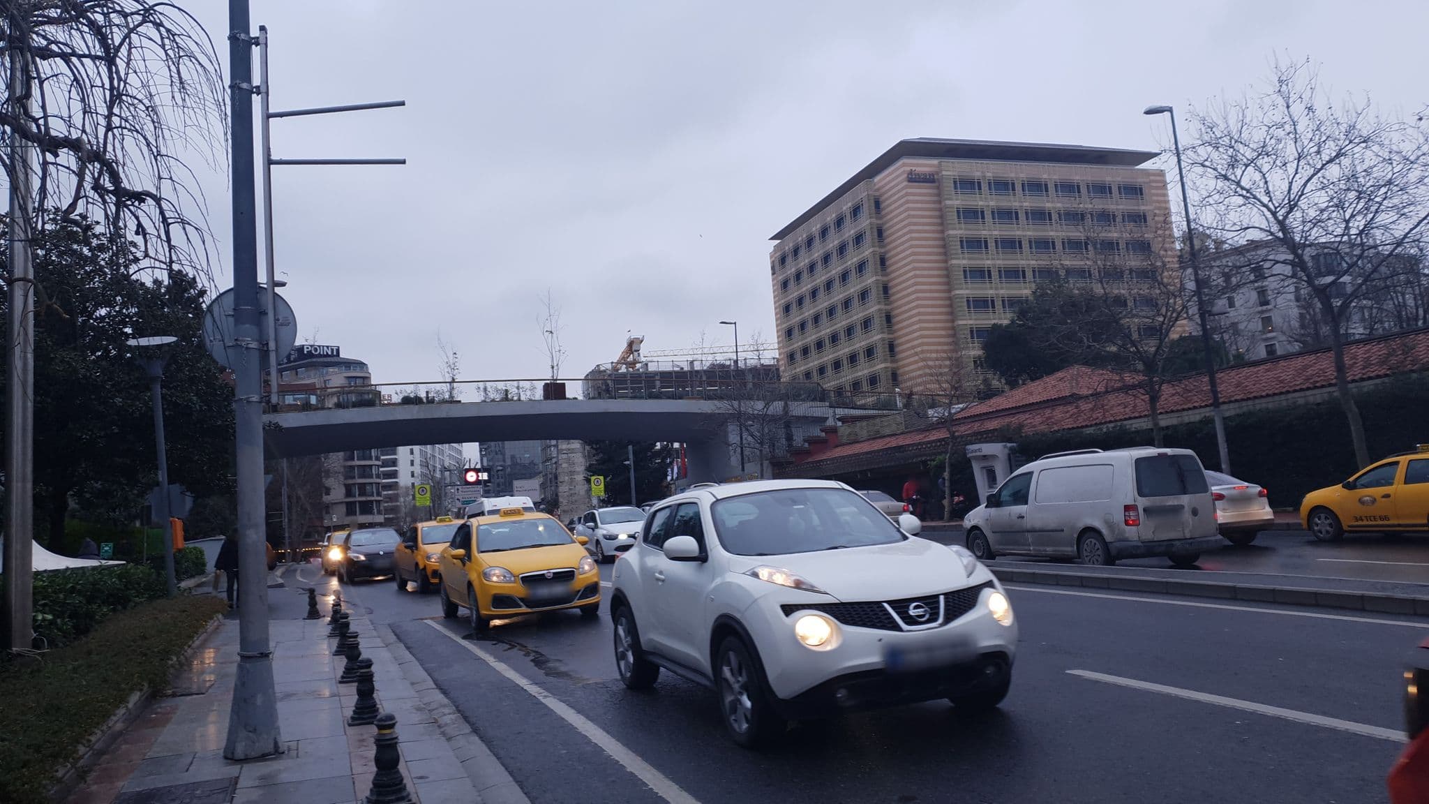 Street view near InterContinental Istanbul, Şişli — © nkirkowa (CC BY-SA · Mapillary)