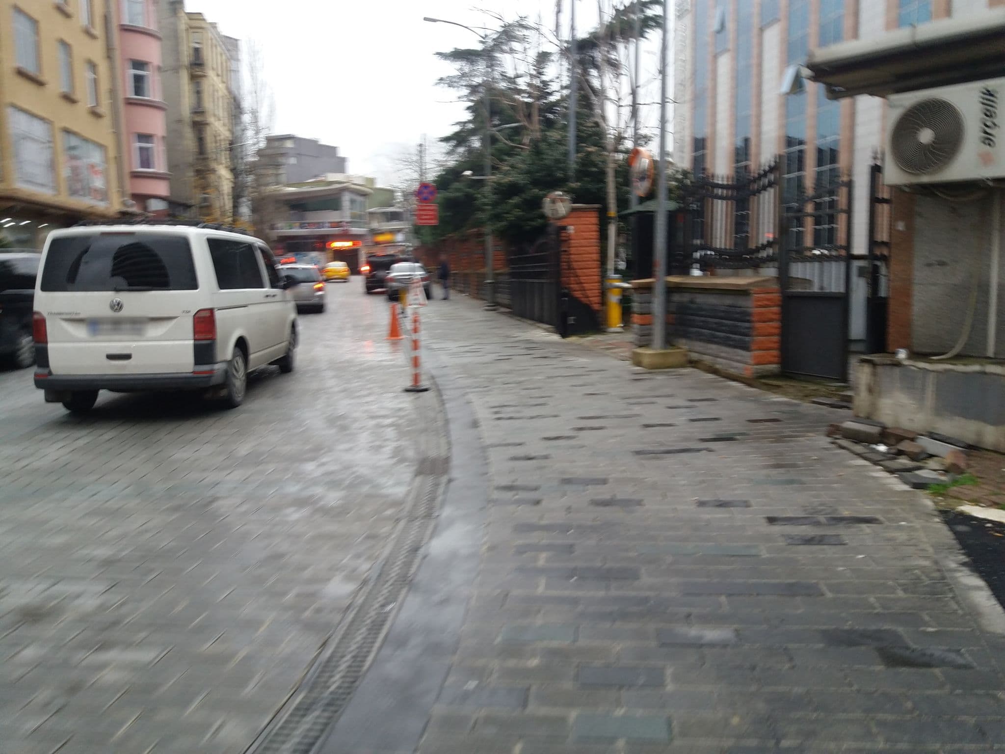 Street view near Barceló İstanbul, Şişli — © asturksever (CC BY-SA · Mapillary)