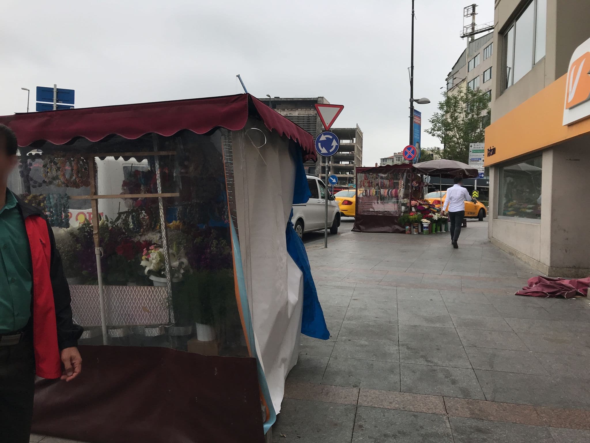 Street view near Basphour View, Eminönü — © oguzozak (CC BY-SA · Mapillary)