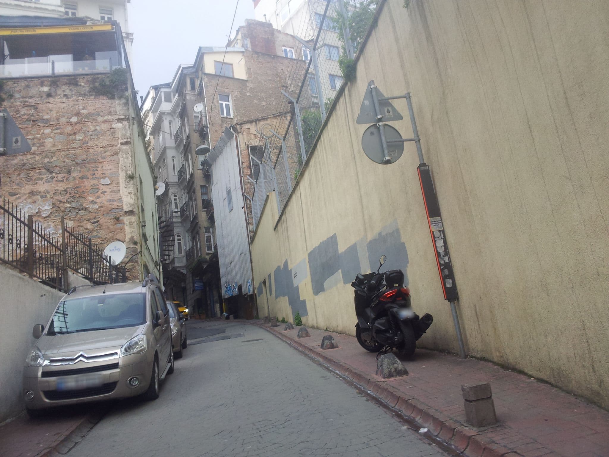 Street view near BackPack Hostel, Eminönü — © elgaard (CC BY-SA · Mapillary)