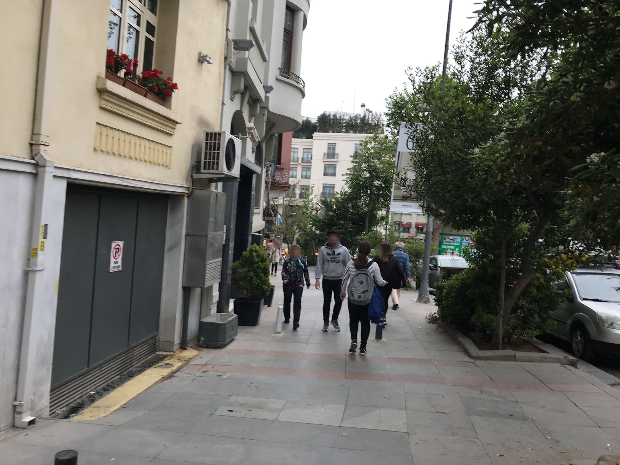 Street view near Roe Suites Taksim Hotel, Eminönü — © oguzozak (CC BY-SA · Mapillary)