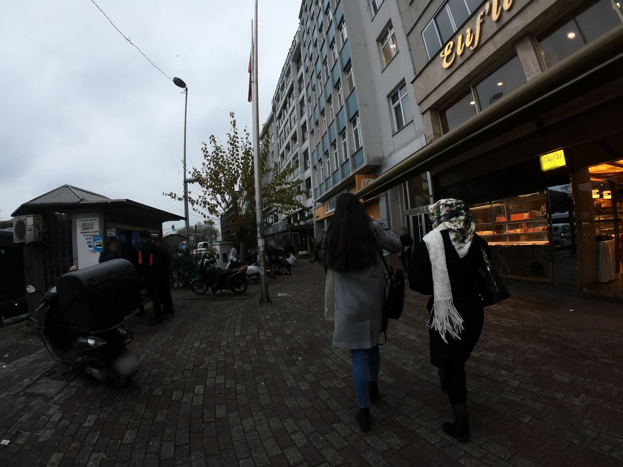 Street view near Zimmer Hotel, Eminönü — © chrisbeddow (CC BY-SA · Mapillary)