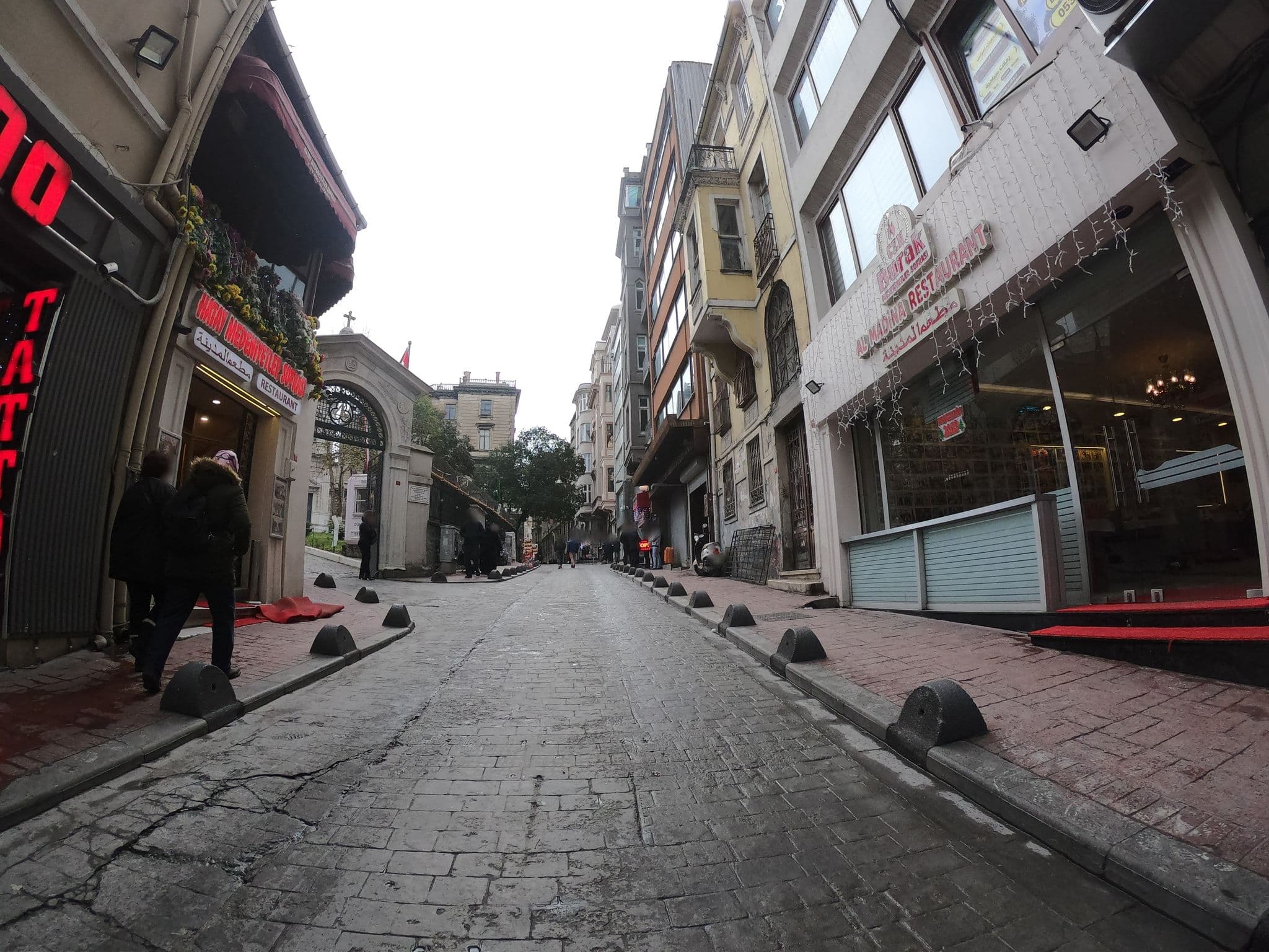 Street view near Traida Hotel, Eminönü — © chrisbeddow (CC BY-SA · Mapillary)