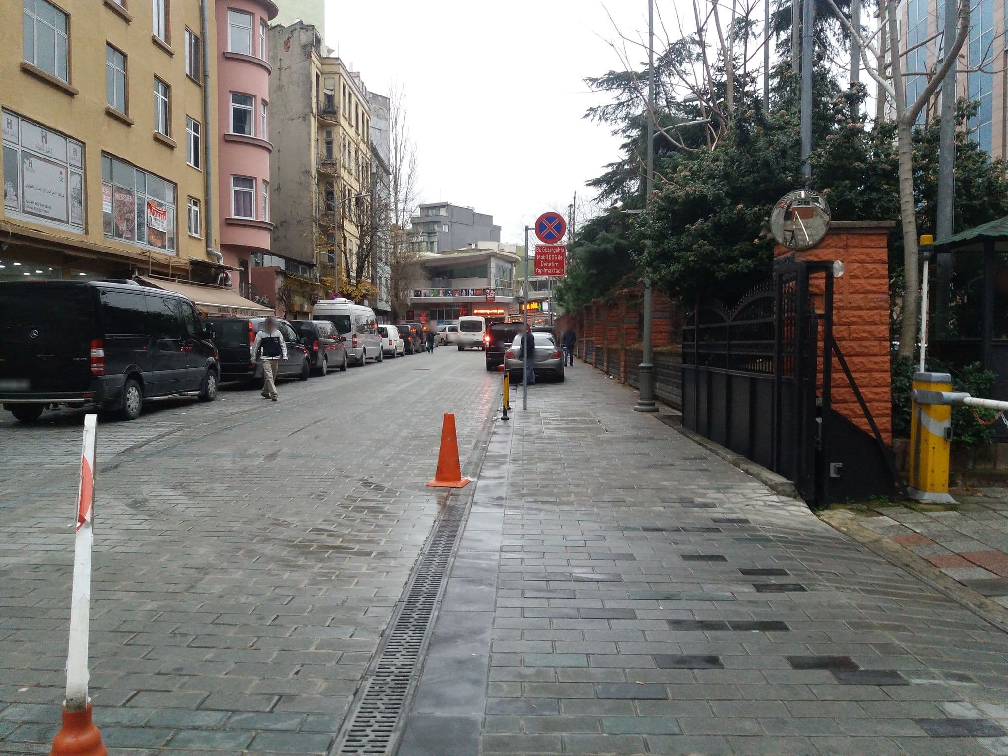 Street view near BEDAŞ Beyoğlu İşletme Müdürlüğü, Şişli — © asturksever (CC BY-SA · Mapillary)