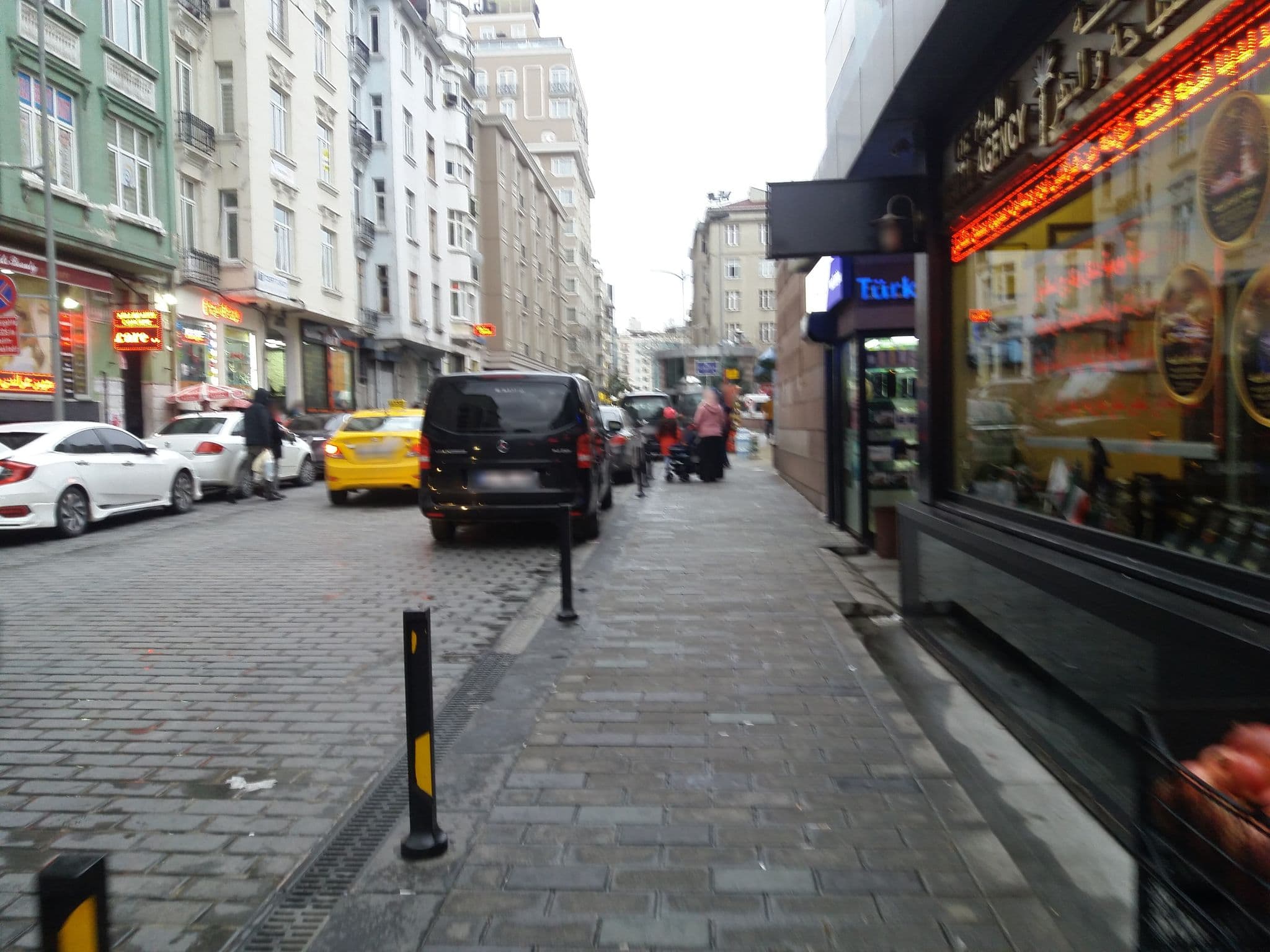 Street view near Taksim Pera Door Hotel, Şişli — © asturksever (CC BY-SA · Mapillary)