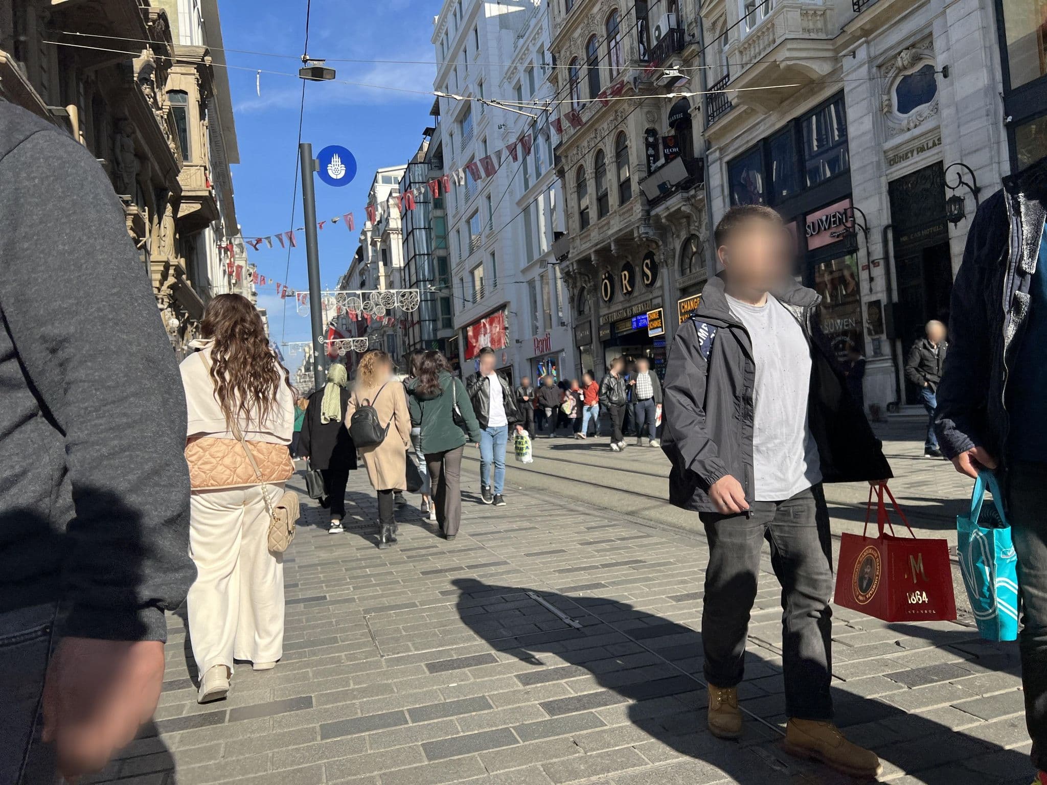 Street view near MR.CAS HOTEL GÜNEY PALAS, Eminönü — © shogohirasawa (CC BY-SA · Mapillary)