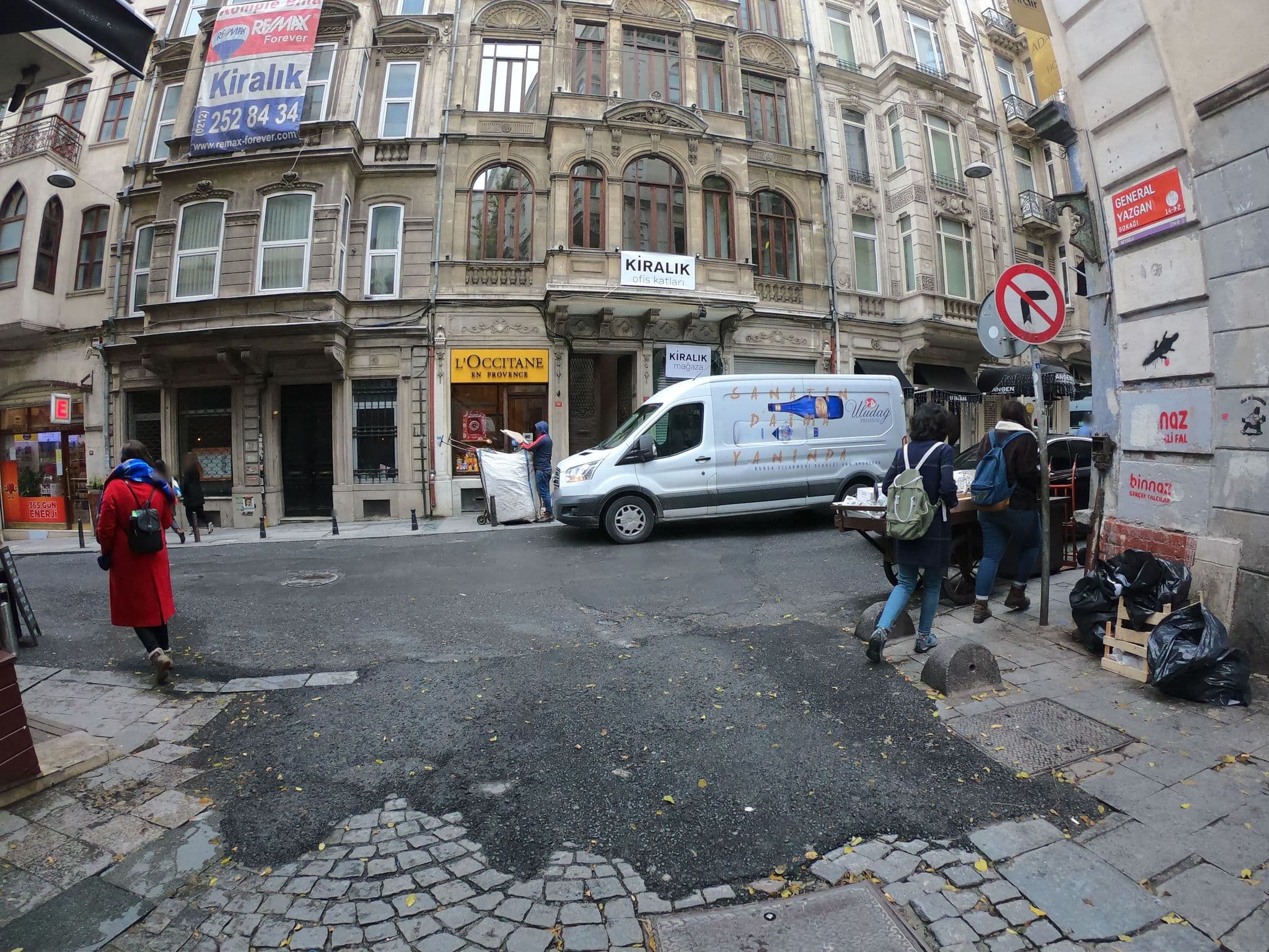 Street view near Guestroom Galata Annexe, Eminönü — © chrisbeddow (CC BY-SA · Mapillary)