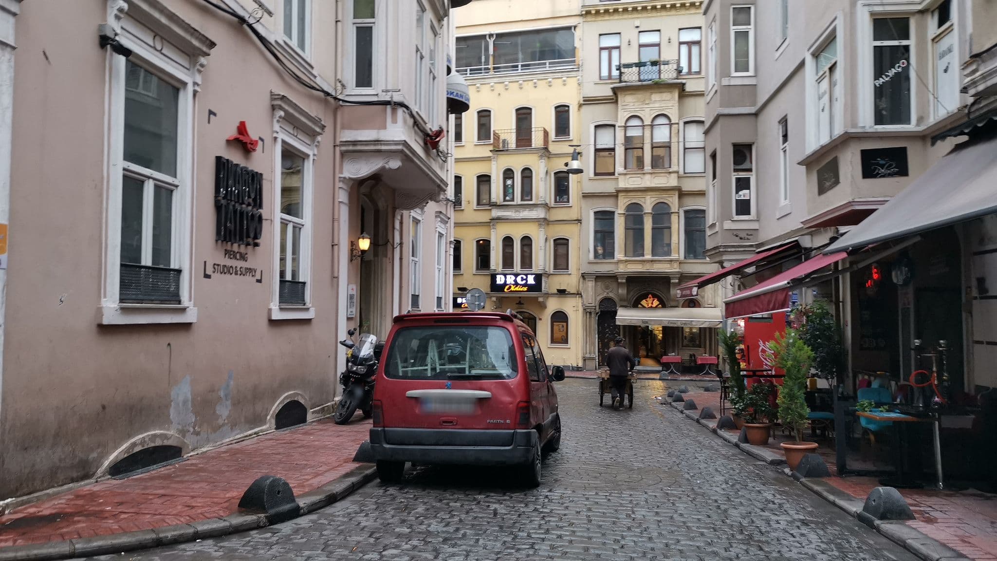 Street view near Soho Hostel, Eminönü — © asturksever (CC BY-SA · Mapillary)