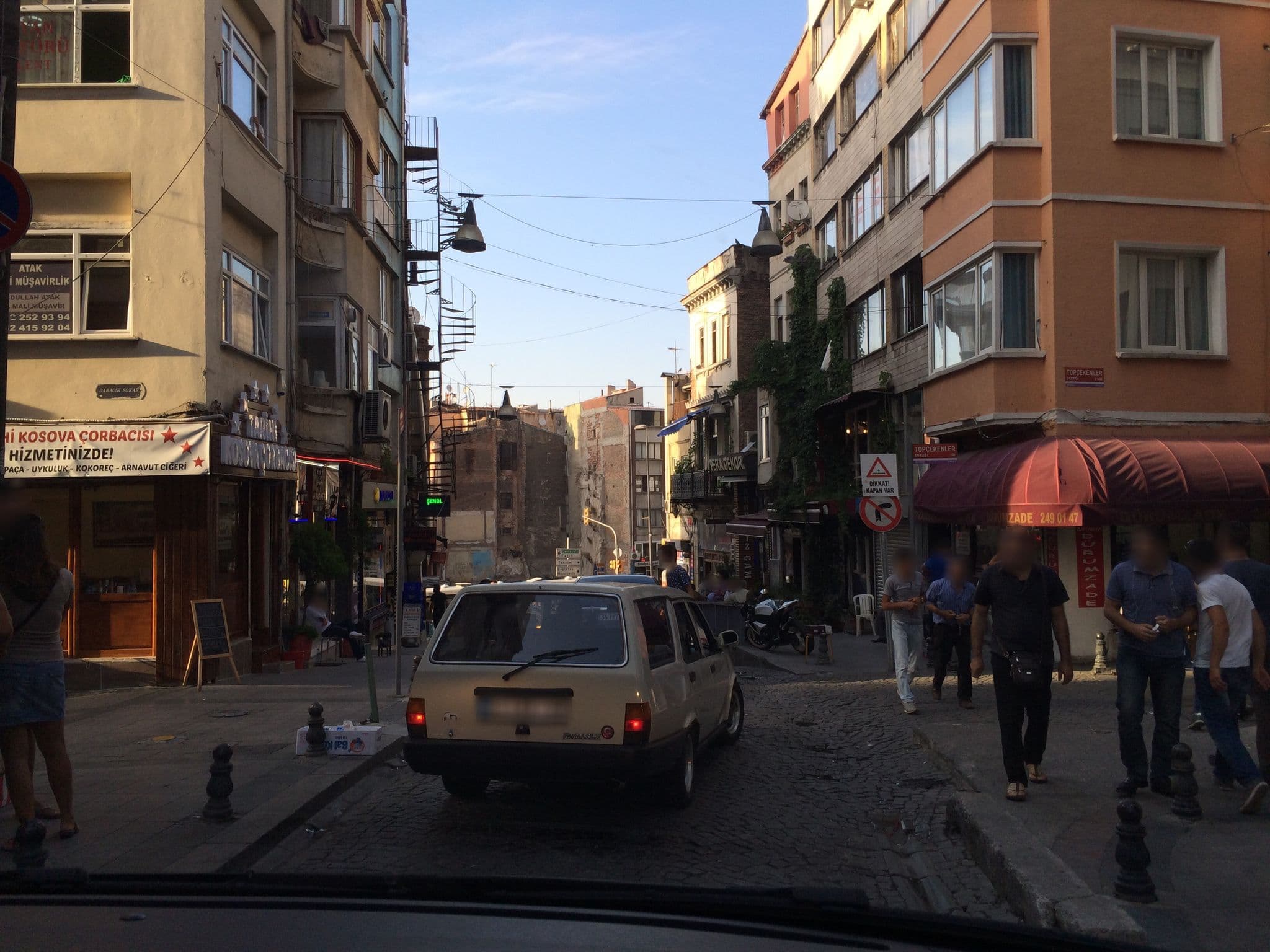 Street view near Küçükprens Otel, Eminönü — © julianlb (CC BY-SA · Mapillary)