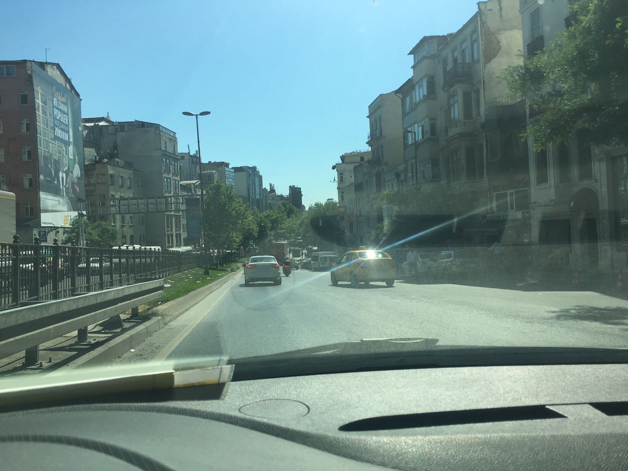 Street view near Taximtown Hotels, Eminönü — © myusufuyan (CC BY-SA · Mapillary)
