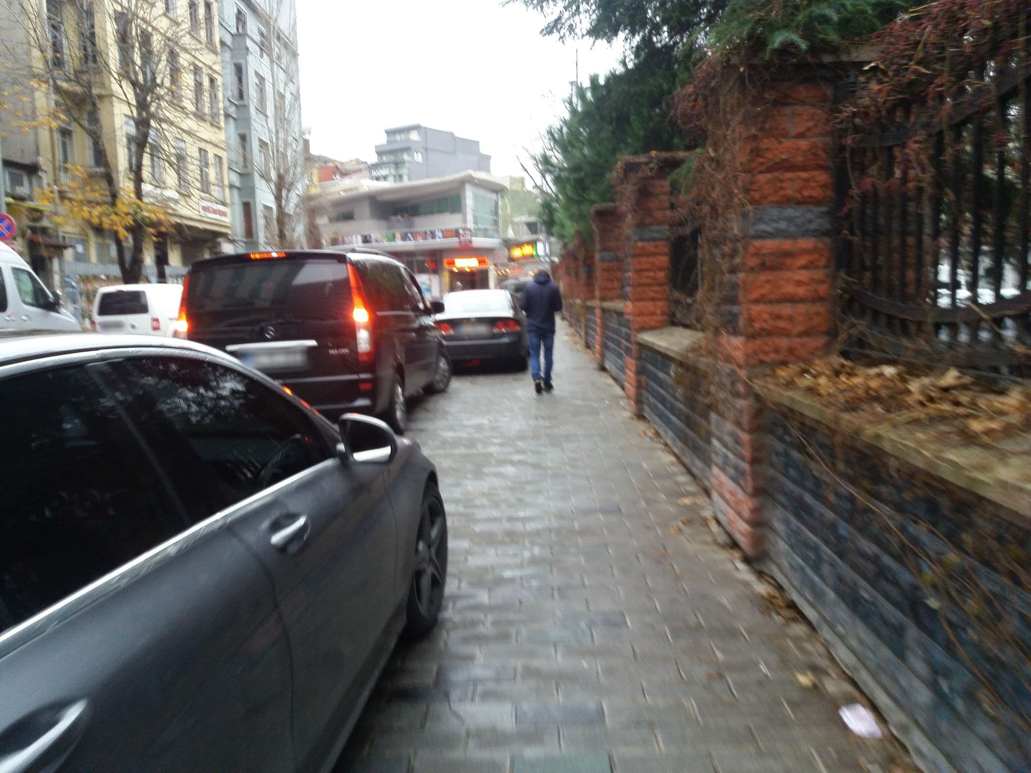 Street view near بسريري الارضي 😂✌️, Şişli — © asturksever (CC BY-SA · Mapillary)