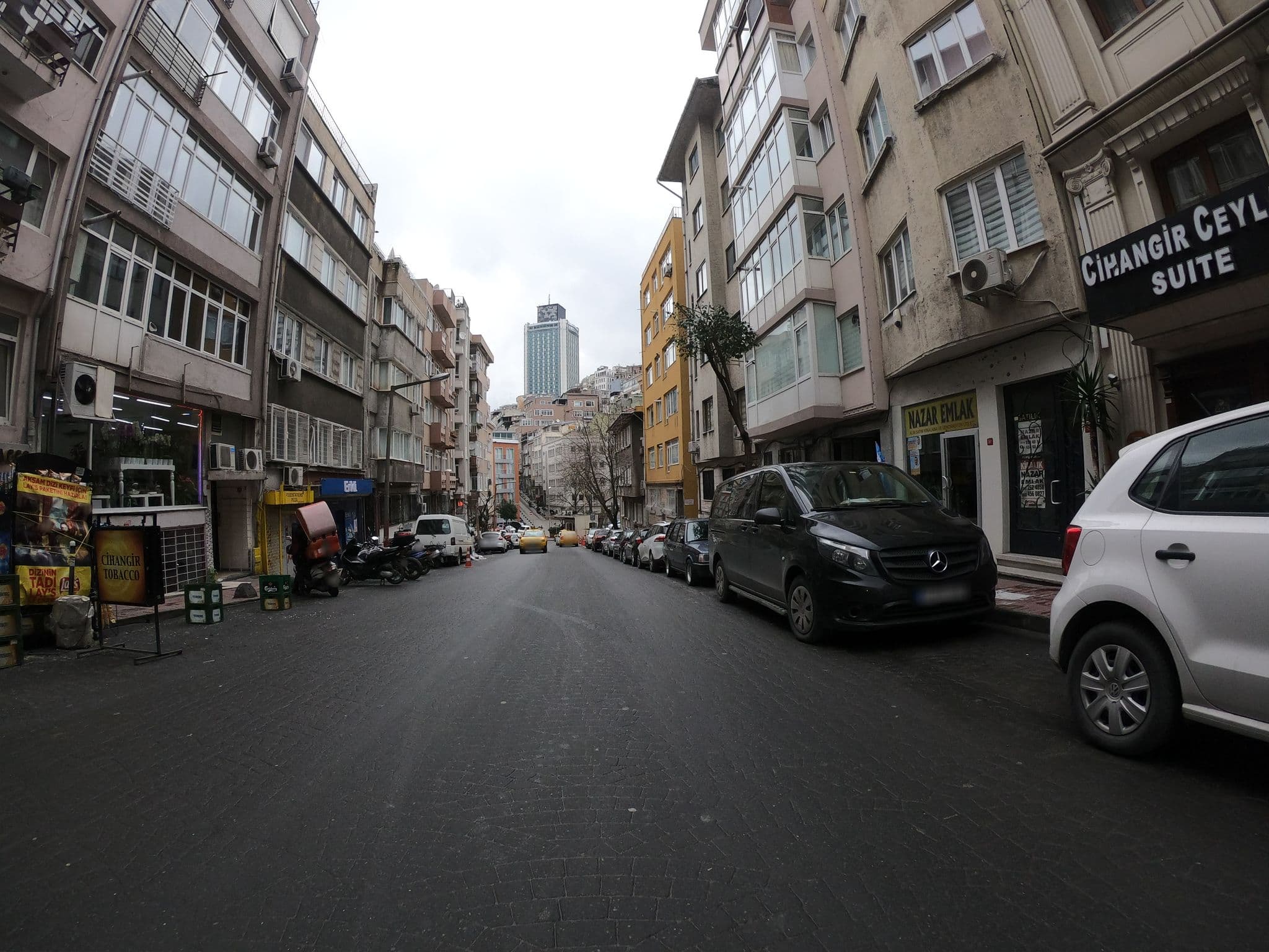 Street view near Paw Hostel, Eminönü — © chrisbeddow (CC BY-SA · Mapillary)