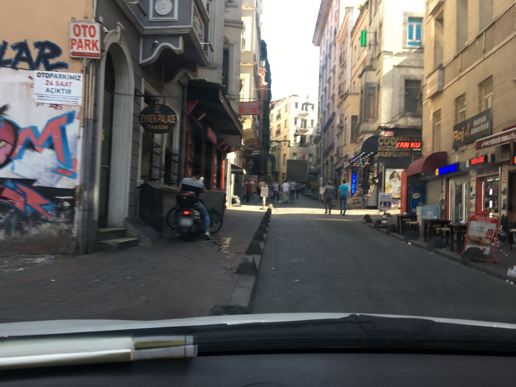 Street view near Yemen Hotel, Eminönü — © myusufuyan (CC BY-SA · Mapillary)