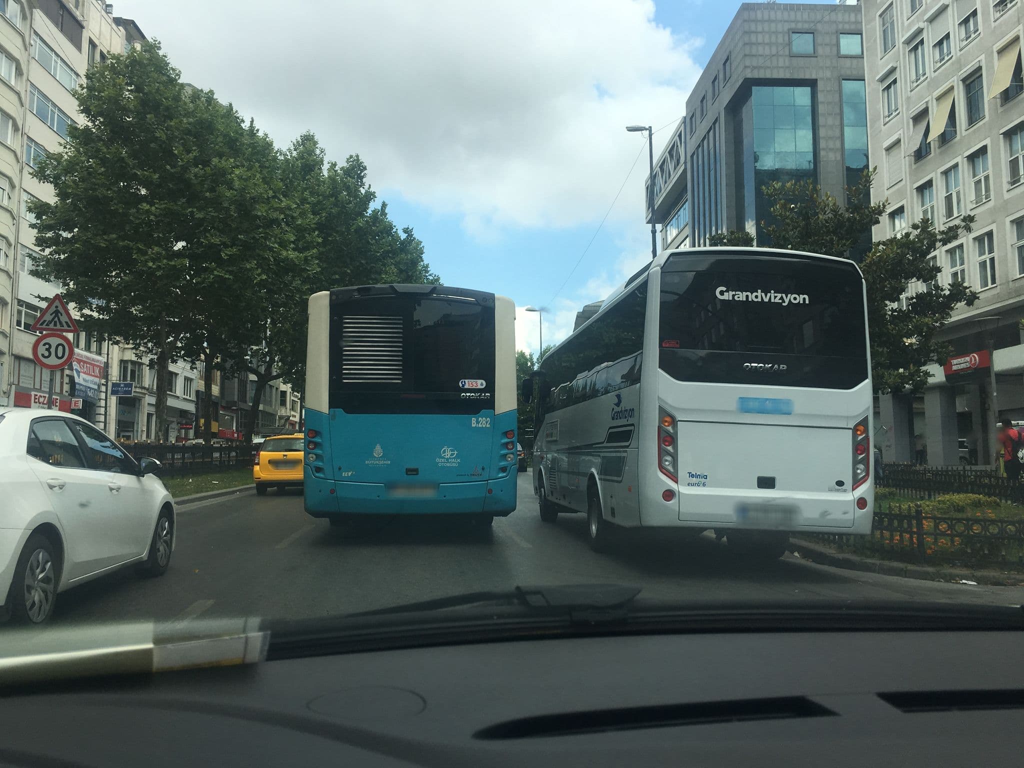 Street view near Konak Muhasebe, Şişli — © myusufuyan (CC BY-SA · Mapillary)