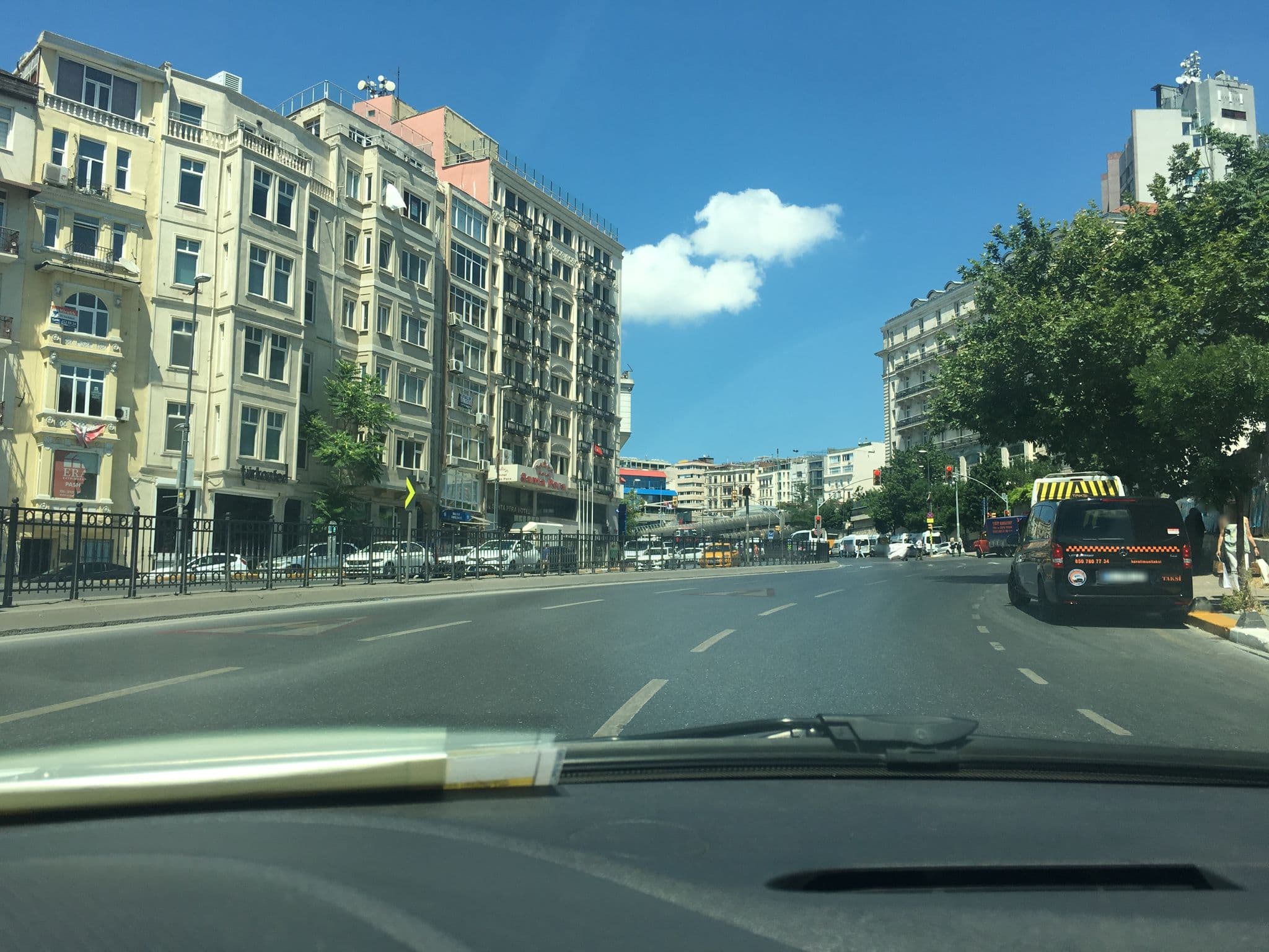 Street view near Radisson Blu Hotel V.I.P. room, Eminönü — © myusufuyan (CC BY-SA · Mapillary)