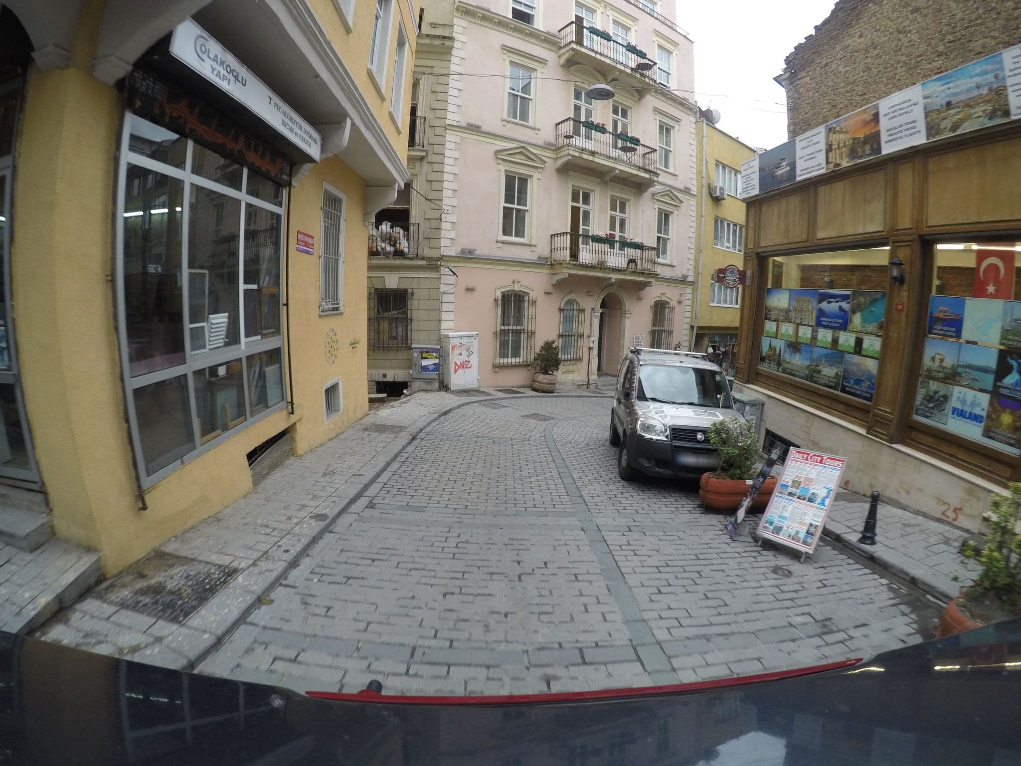 Street view near Cezayir Rooms, Eminönü — © chrisbeddow (CC BY-SA · Mapillary)