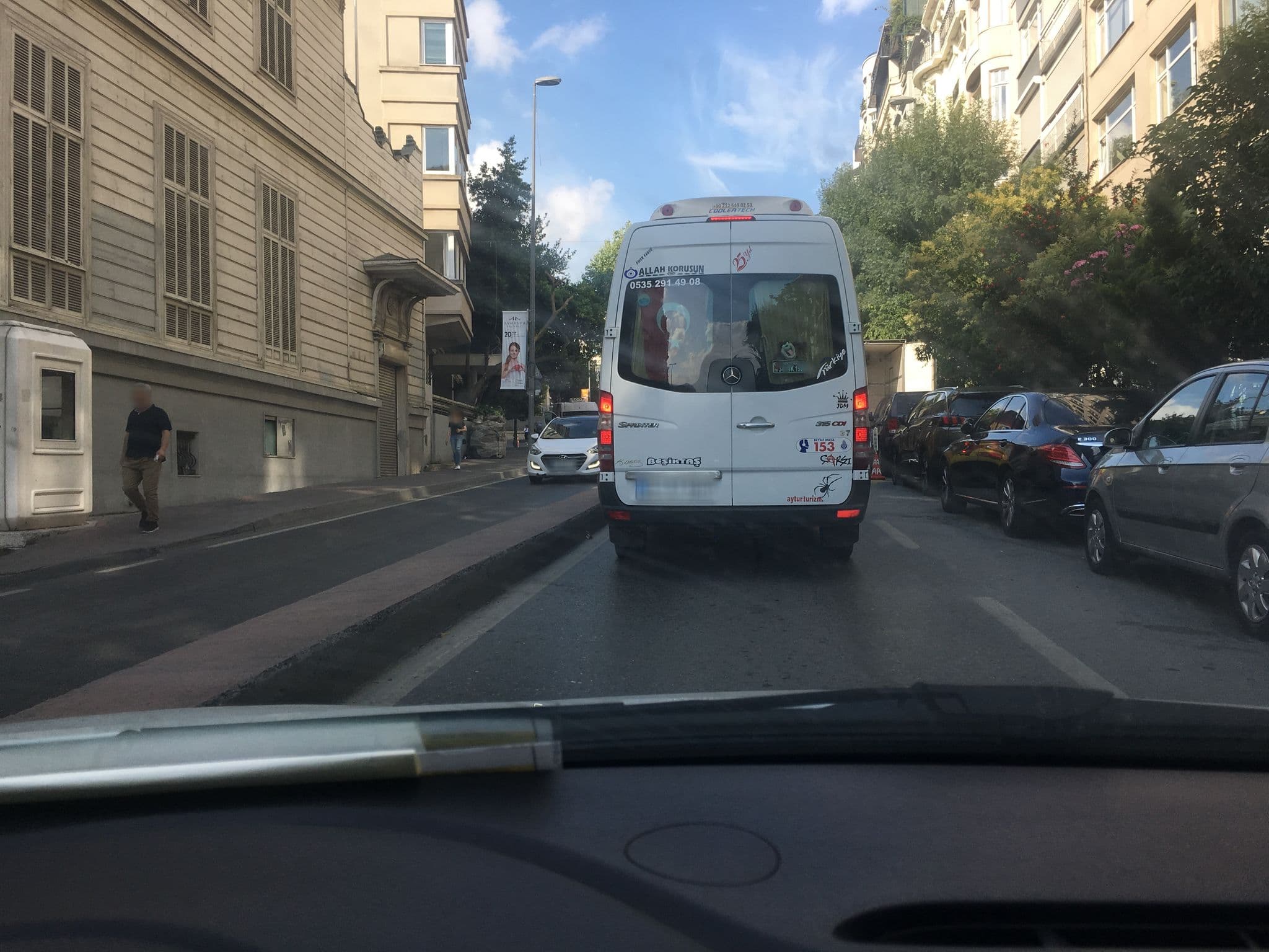 Street view near Maroon Bosphorus, Üsküdar — © myusufuyan (CC BY-SA · Mapillary)