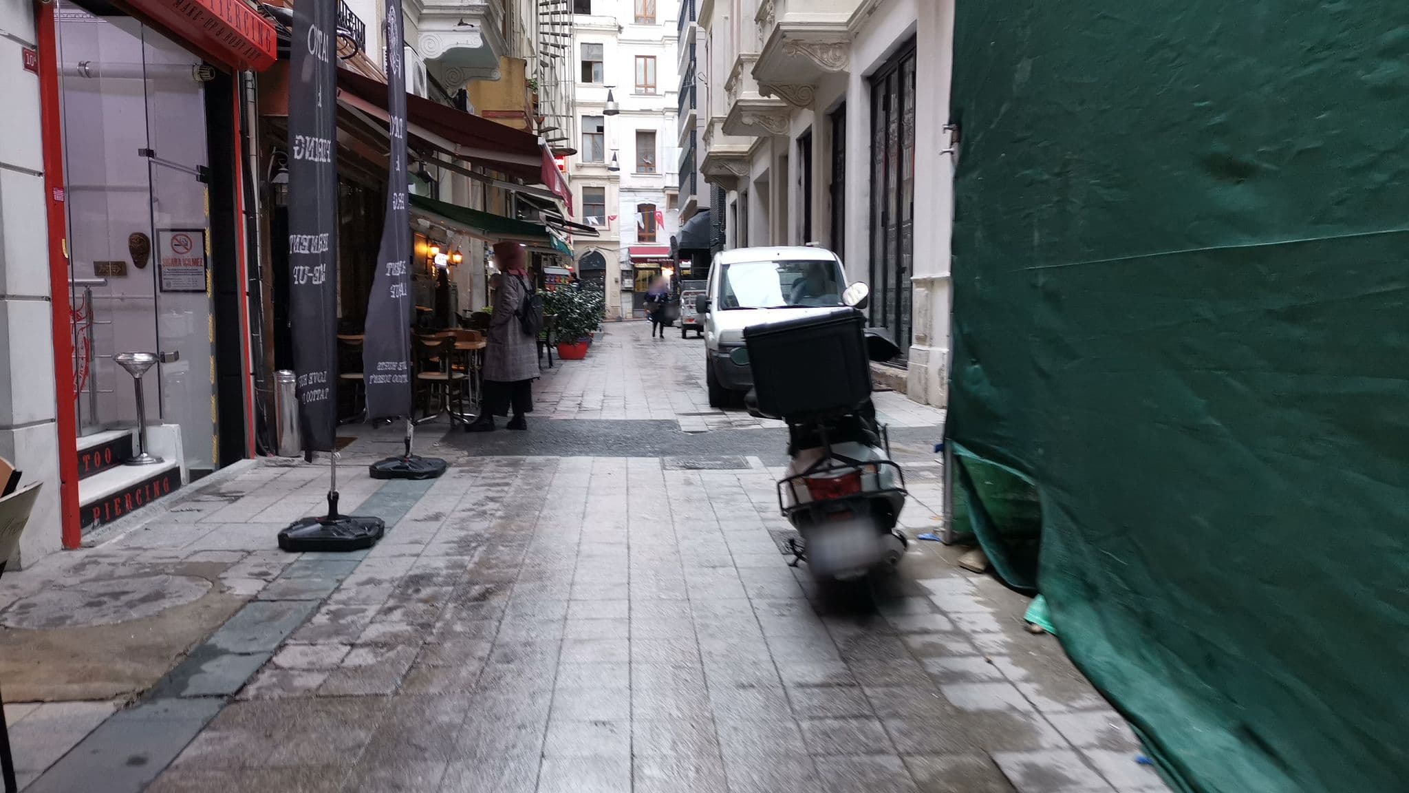 Street view near Broonklyn Suites Hotel, Eminönü — © asturksever (CC BY-SA · Mapillary)