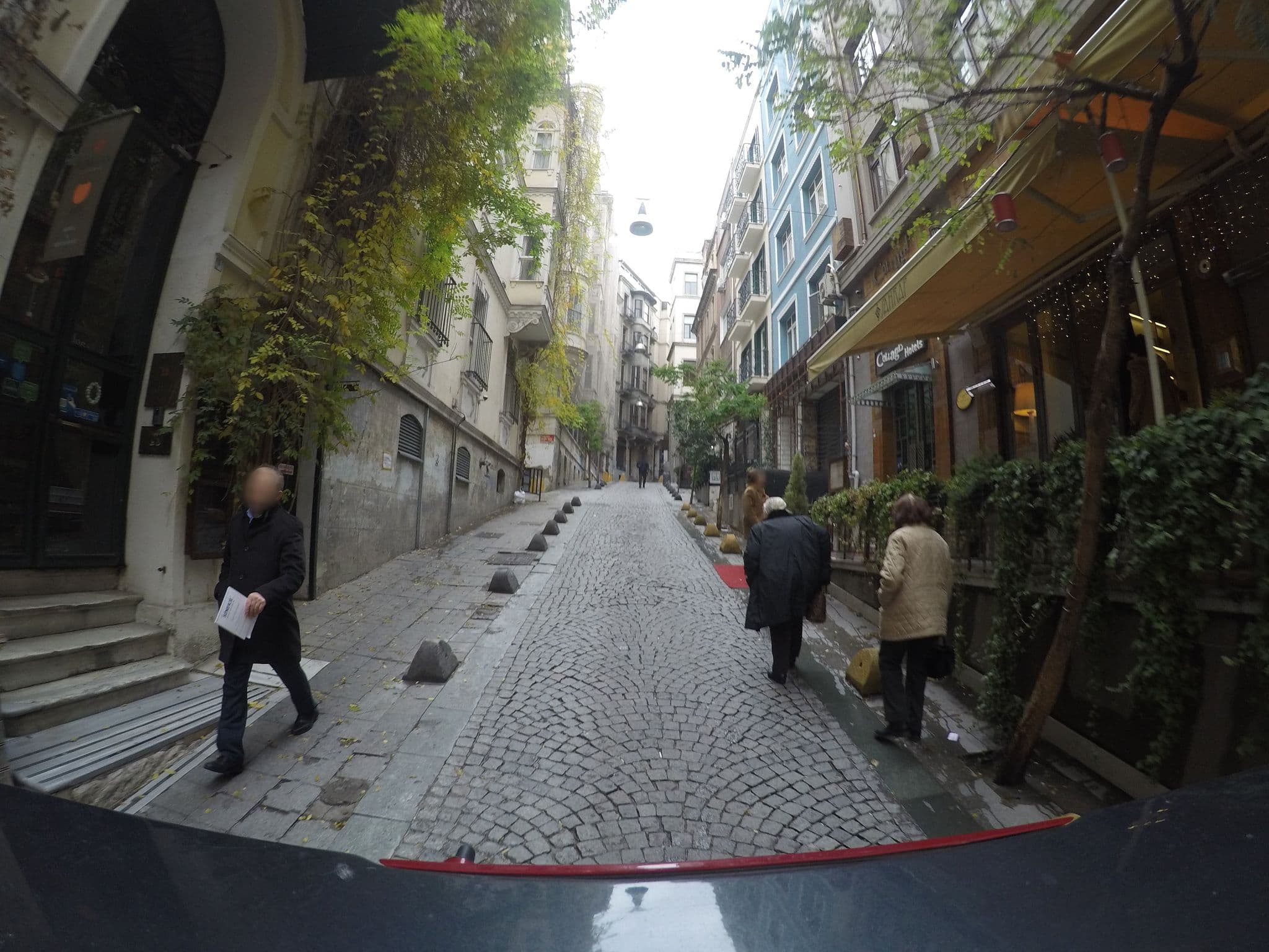 Street view near Pera Neuf, Eminönü — © chrisbeddow (CC BY-SA · Mapillary)